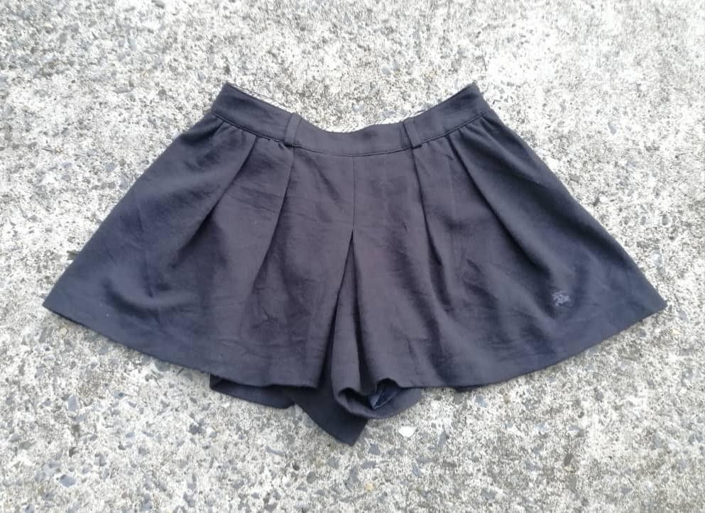 Burberry Burberry Blue Label Made In Japan Women Shorts Pants Size 25" / US 0 / IT 36 - 1 Thumbnail