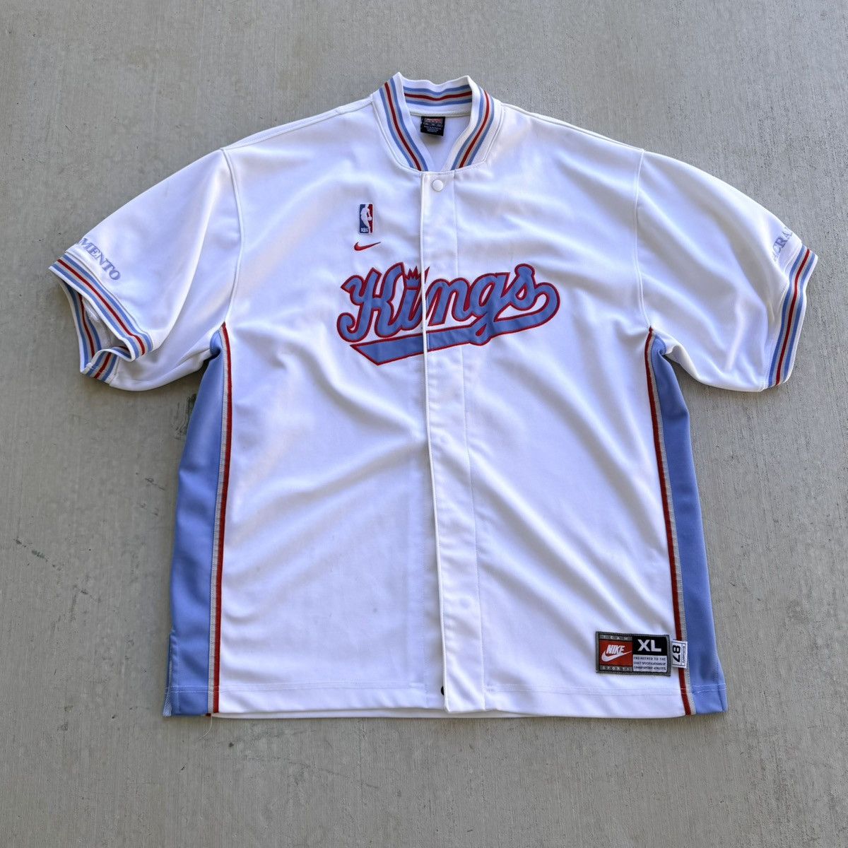 Nike Vintage Sacramento Kings Nike Team NBA Basketball Warm Up Size US XL / EU 56 / 4 - 1 Thumbnail