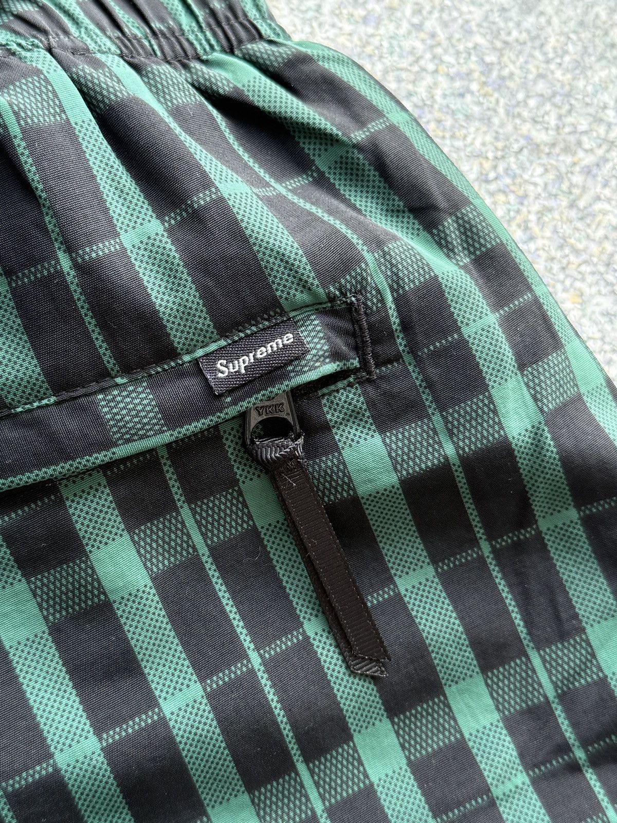 Supreme Supreme Plaid Nylon Trackpants FW18 Size US 34 / EU 50 - 9 Thumbnail