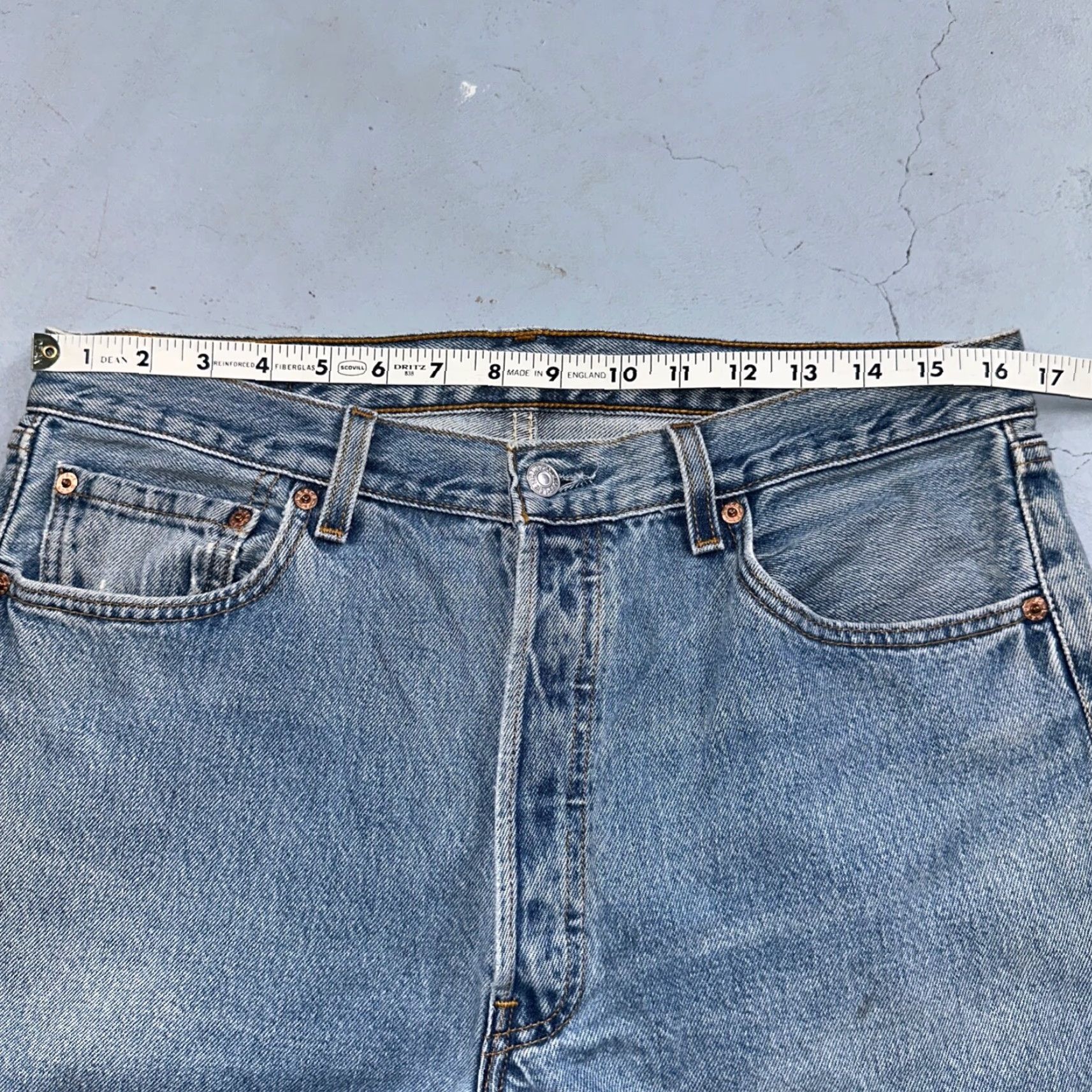 Levi's VINTAGE Levi's 501 Jeans 34x30 Light Blue Wash USA 90s Straight Relacing Classic Fit Men/Adult Denim 30 Inseam Blue Size US 34 / EU 50 - 7 Thumbnail