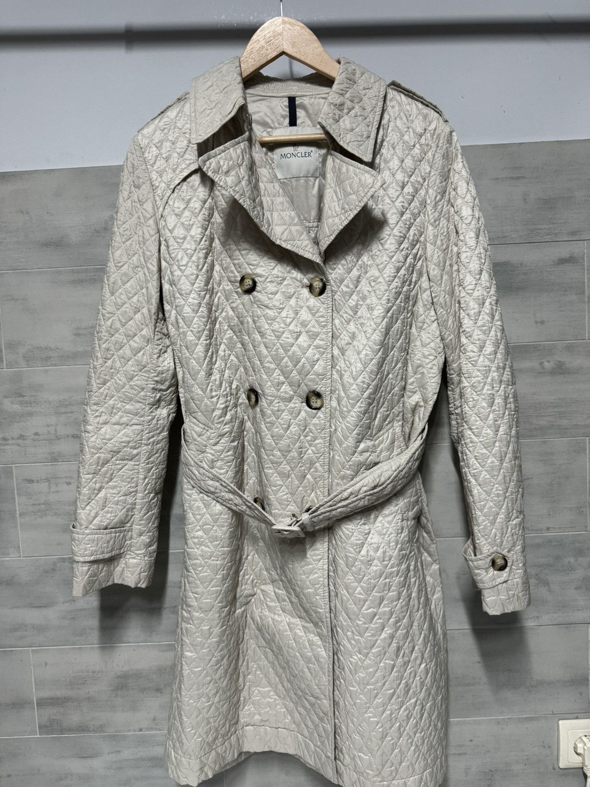 Image of Moncler Aglae Giubbotto Trench Coat in Beige, Women's (Size XL)