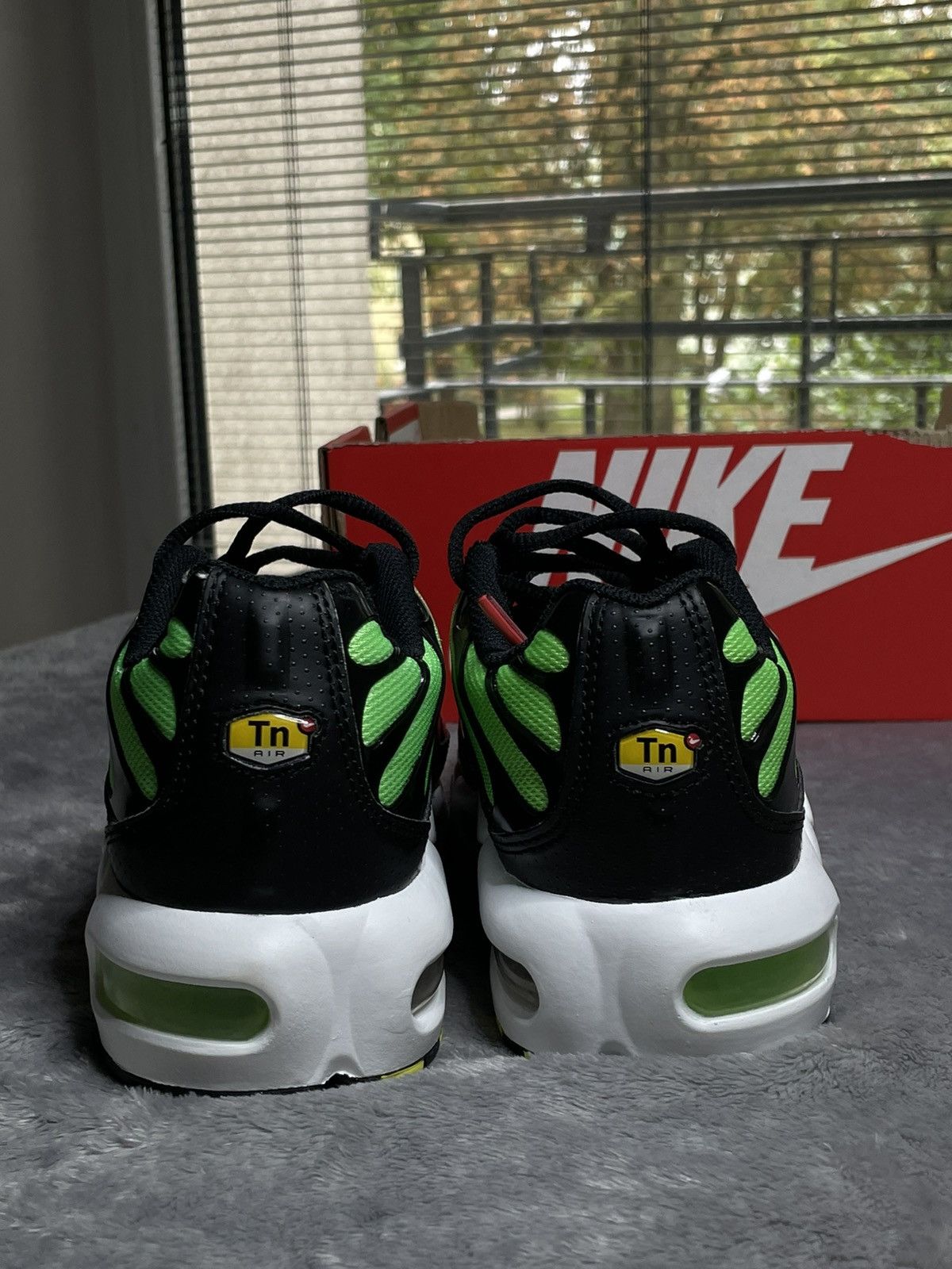 Nike Nike Air Max Plus (GS) Size US 7.5 / IT 37.5 - 5 Thumbnail