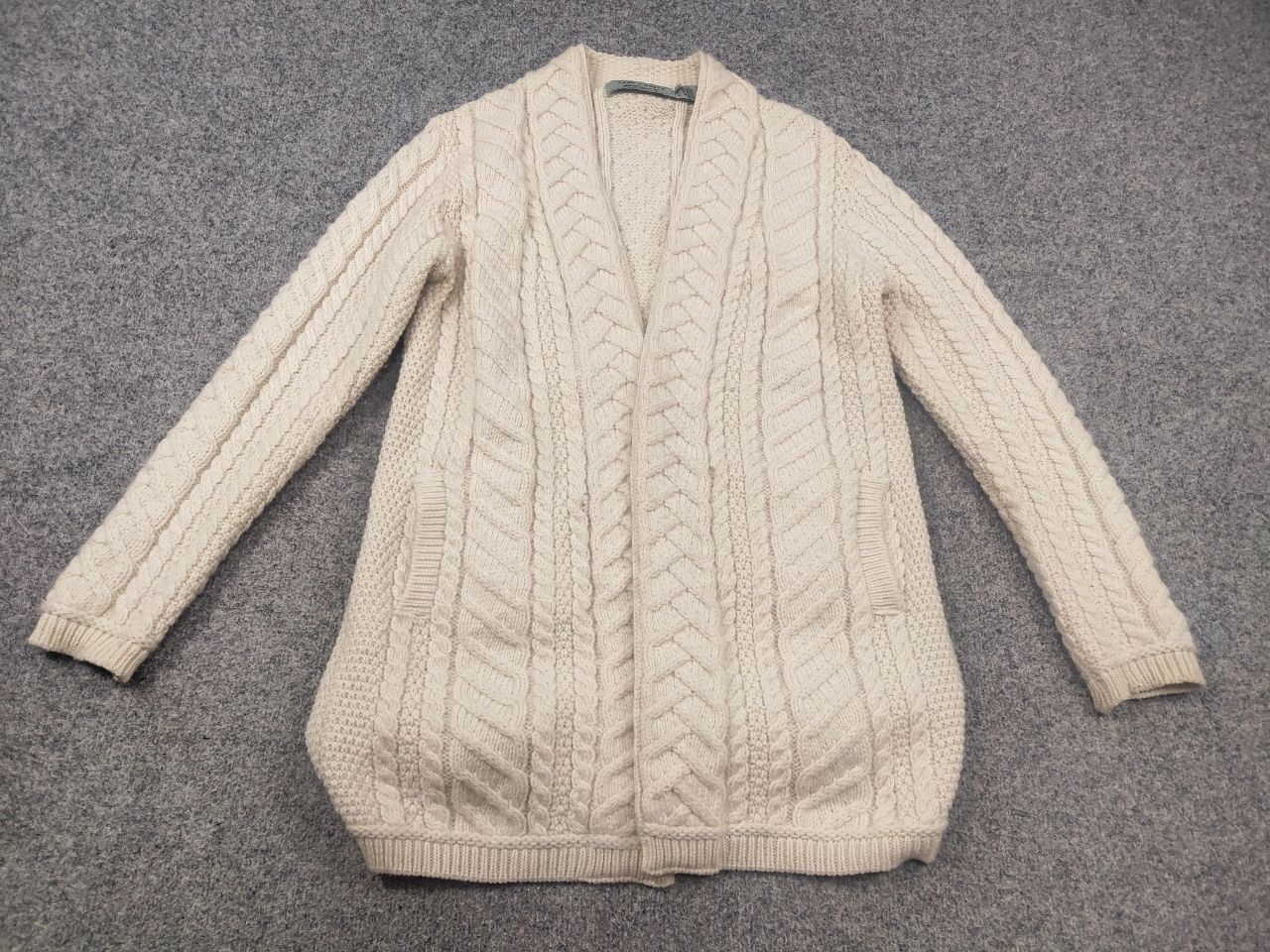 Aran Crafts Aran Crafts soft wool Cable Knit Cardigan Sweater Vintage Size L / US 10 / IT 46 - 3 Thumbnail