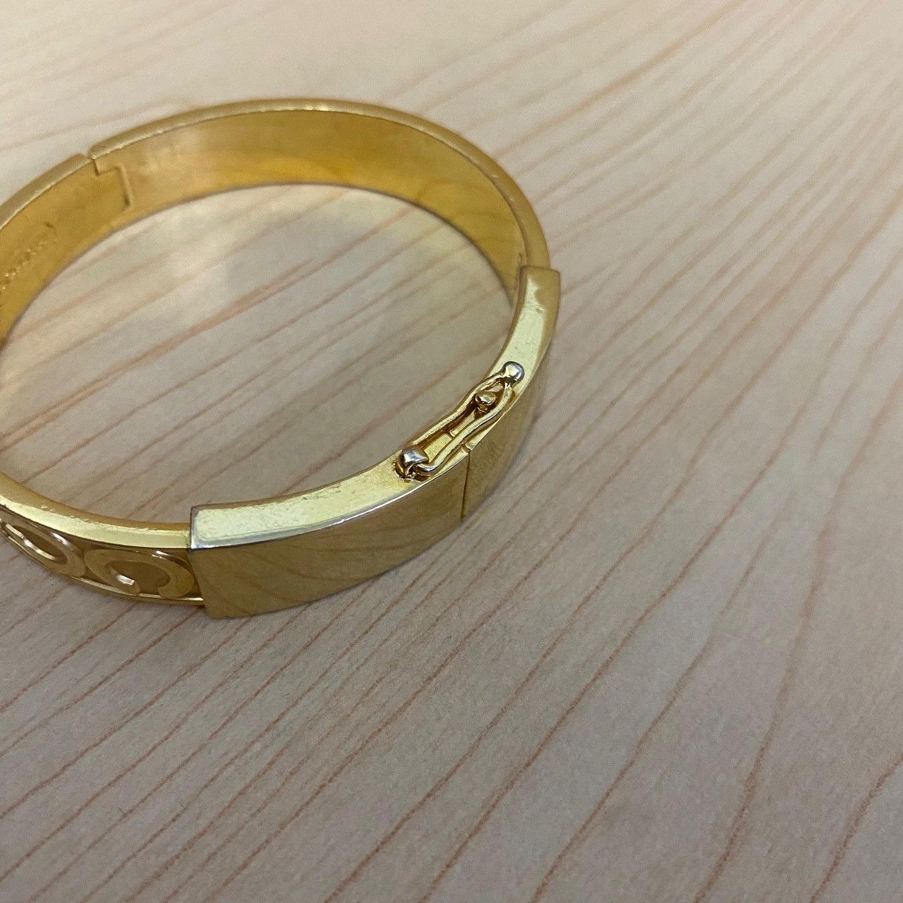 Coach COACH Signature C Hinged Bangle Bracelet –Gold Tone Preloved Size ONE SIZE - 9 Thumbnail