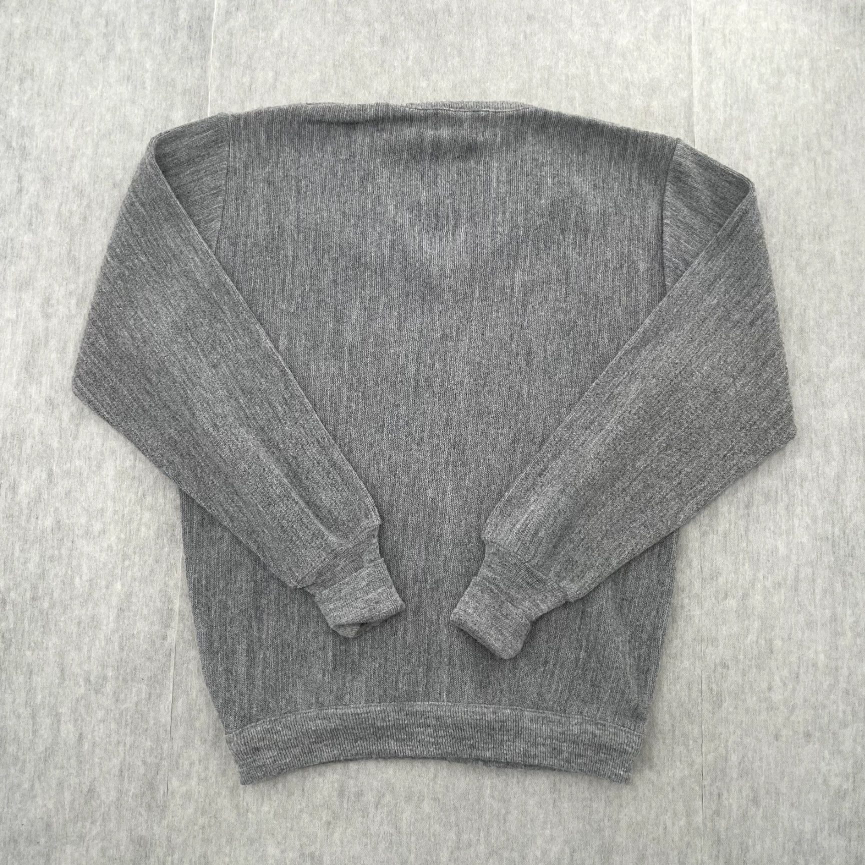 Lacoste VINTAGE Izod Lacoste Sweater Adult Large Gray V-Neck Pullover Knit Mens 80s USA Size US L / EU 52-54 / 3 - 2 Thumbnail