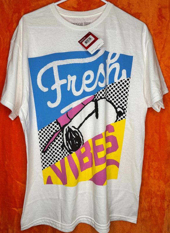 Peanuts Peanuts Snoopy Graphic T Retro 90's Vibes White Sz L NWT Size US L / EU 52-54 / 3 - 2 Thumbnail