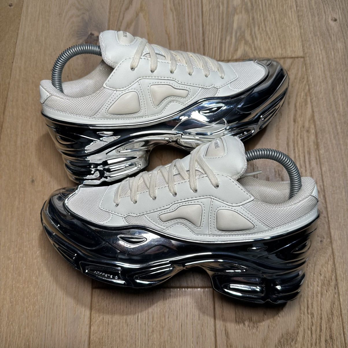 Adidas × Raf Simons adidas Ozweego Raf Simons Cream White Metallic Silver Size US 7 / EU 40 - 7 Thumbnail