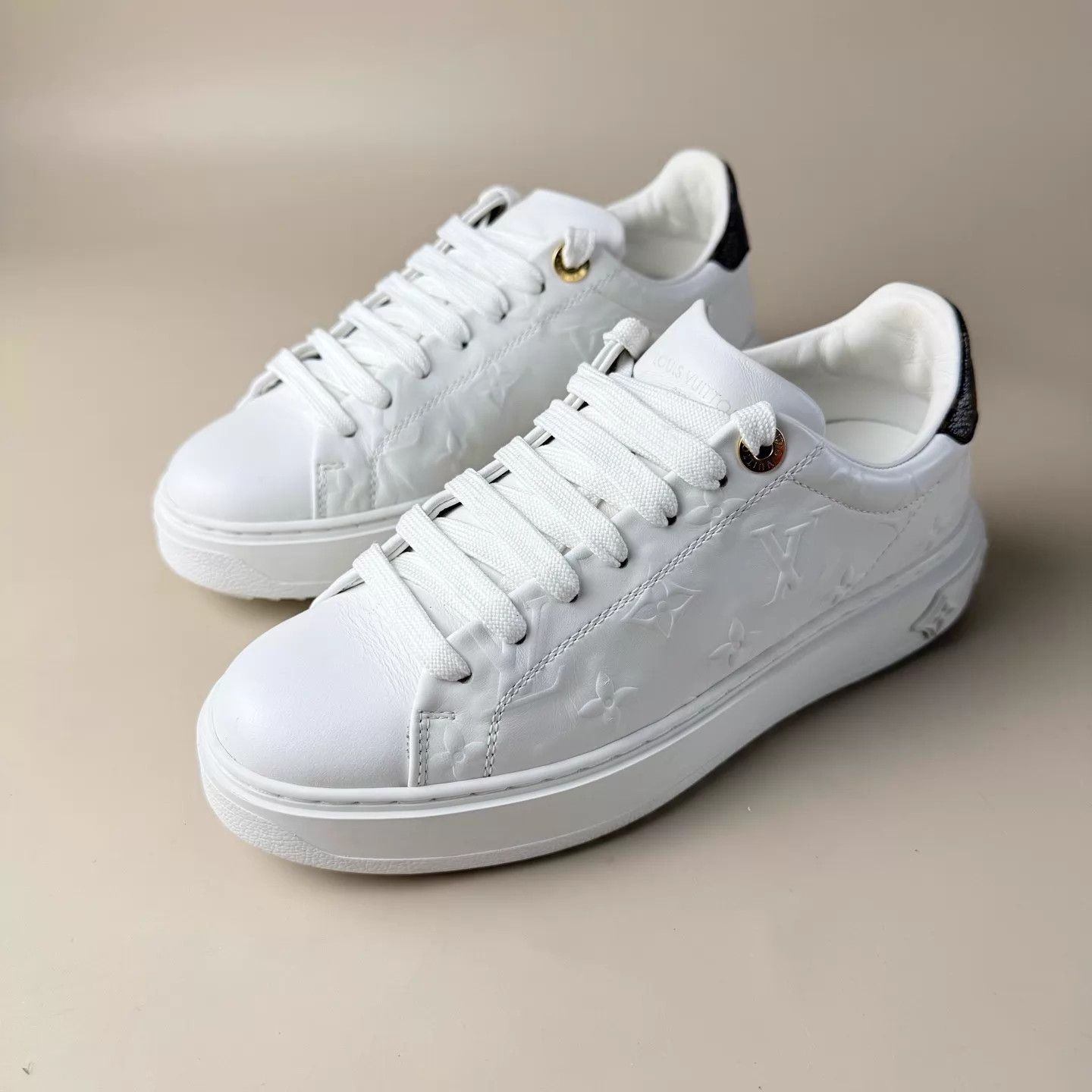 Louis Vuitton LV Time Out Monogram white/brown sneakers 35.5 Size US 5 / IT 35 - 1 Thumbnail