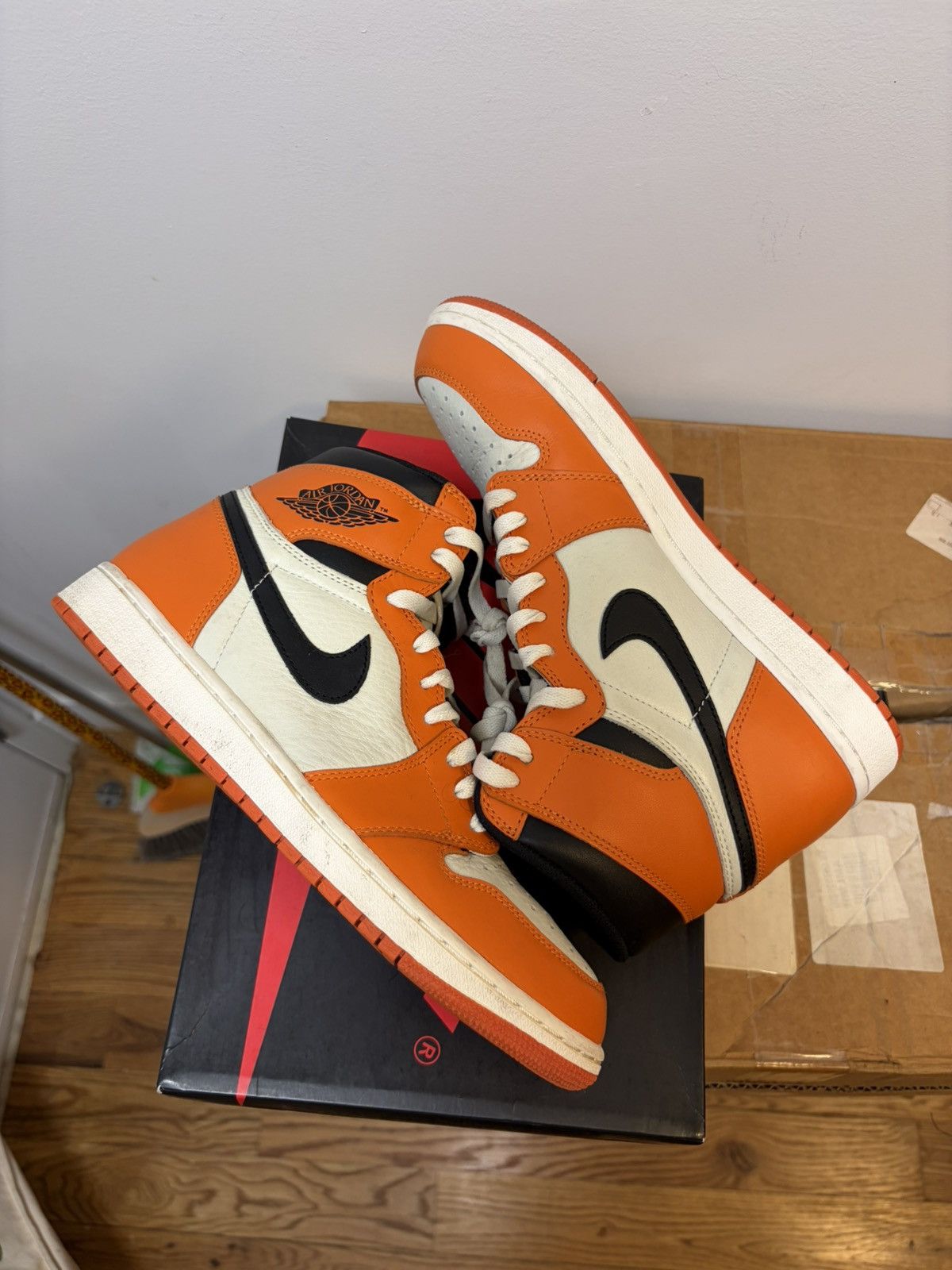 Jordan Brand Air Jordan 1 Retro Reverse Shattered Backboard Sz 9.5 (2016) Size US 9.5 / EU 42-43 - 3 Thumbnail