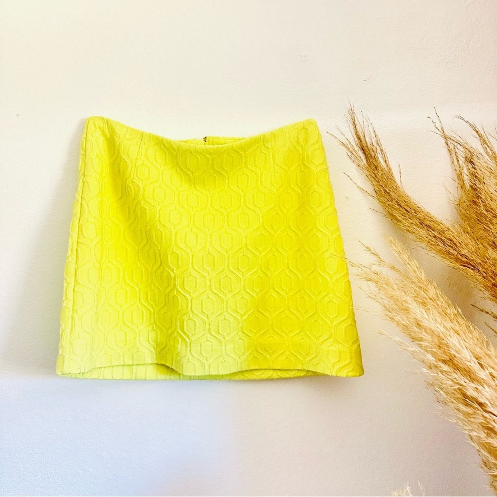 LILLY PULITZER Neon Yellow Chartreuse Geo Print Mini Skirt 2
