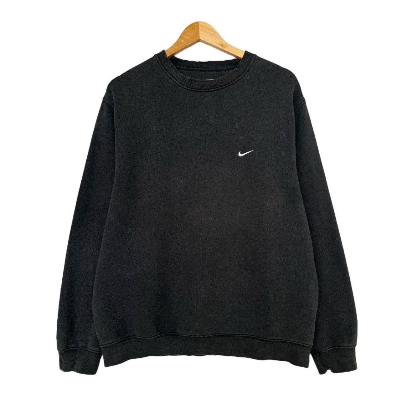 Nike × Vintage Vintage Nike Turkey Mini Embroidered Logo Black Sweatshirt Size US L / EU 52-54 / 3 - 1 Thumbnail