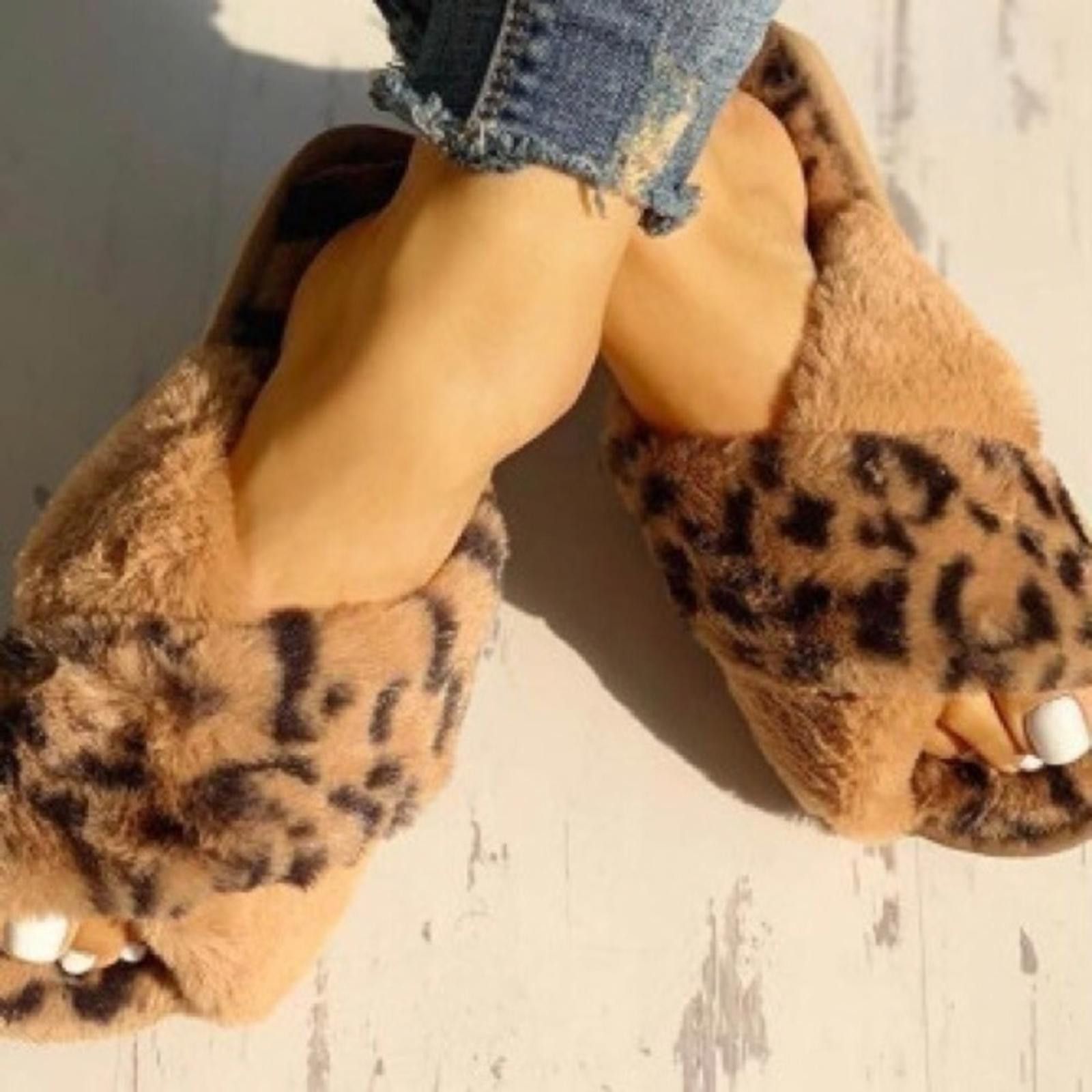 Designer Leopard Fuzzy Slippers NWT Size US 7.5 / IT 37.5 - 3 Thumbnail