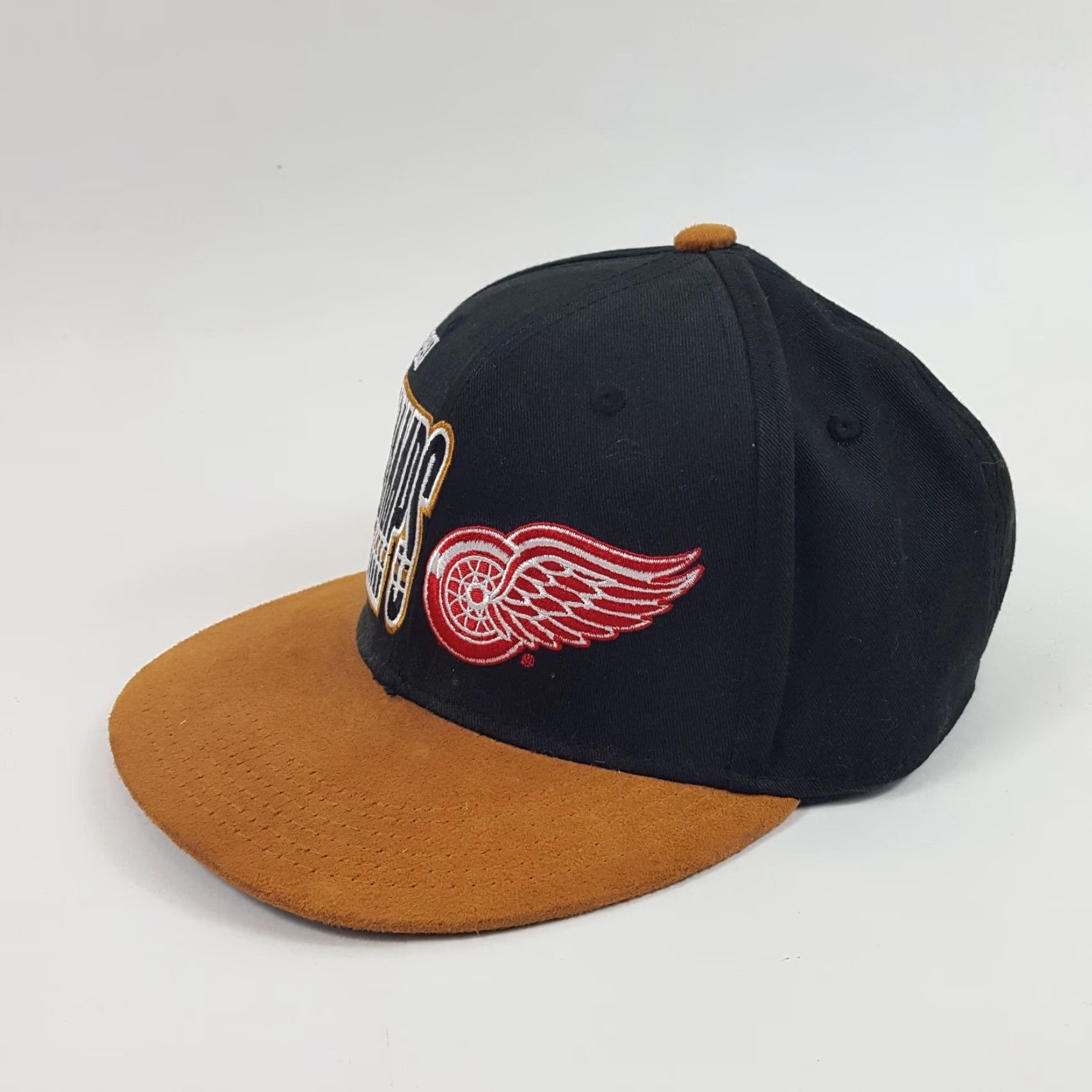 NHL VINTAGE Detroit Red Wings NHL Baseball Cap Hat - Suede Brim Snapback, One Size, Black, 90s Y2K Retro Sports Hat Mens Size ONE SIZE - 3 Thumbnail