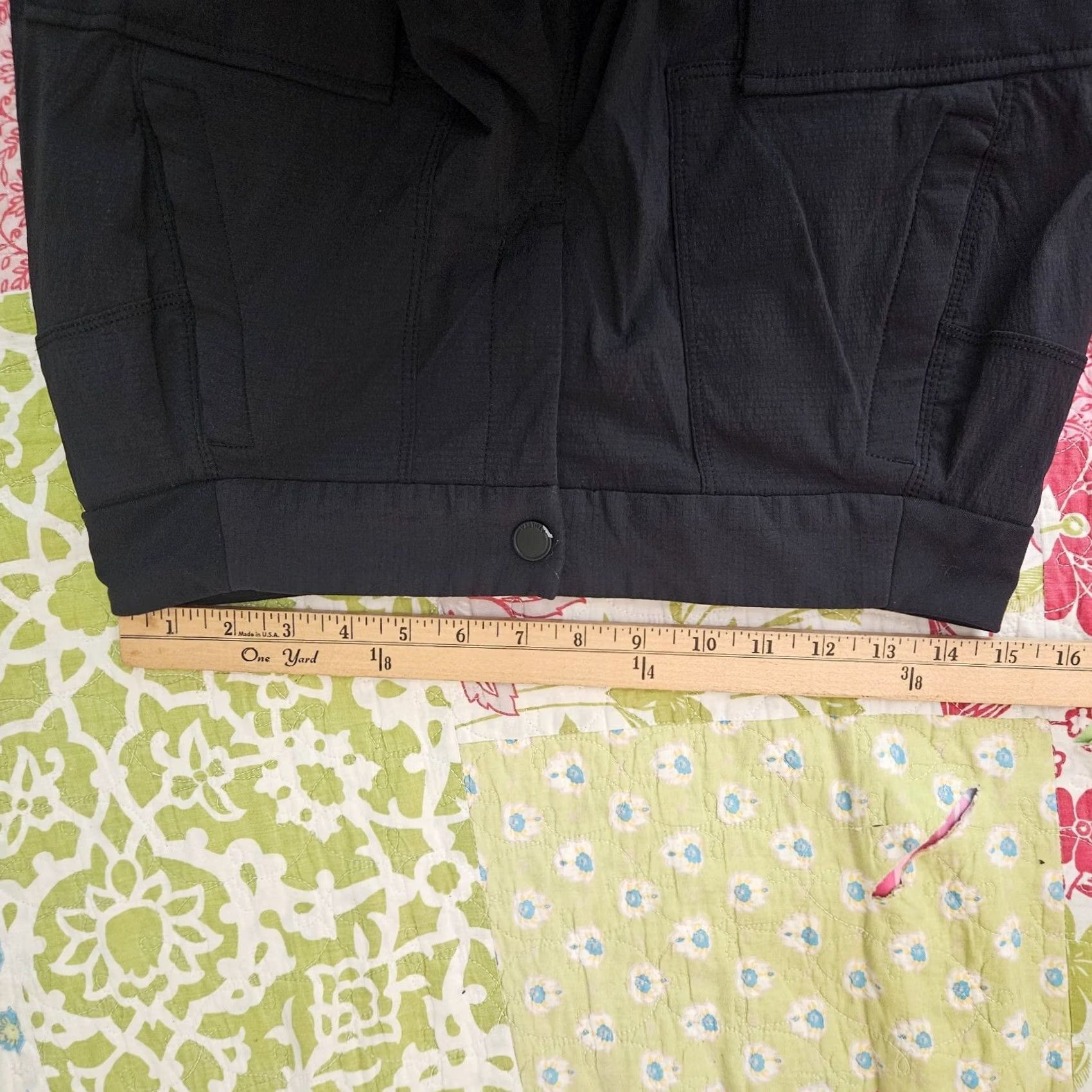 Athleta Athleta Women's Black Cargo Casual 4" Inseam Outdoor Hiking Short Size 6 Size 28" / US 6 / IT 42 - 3 Thumbnail