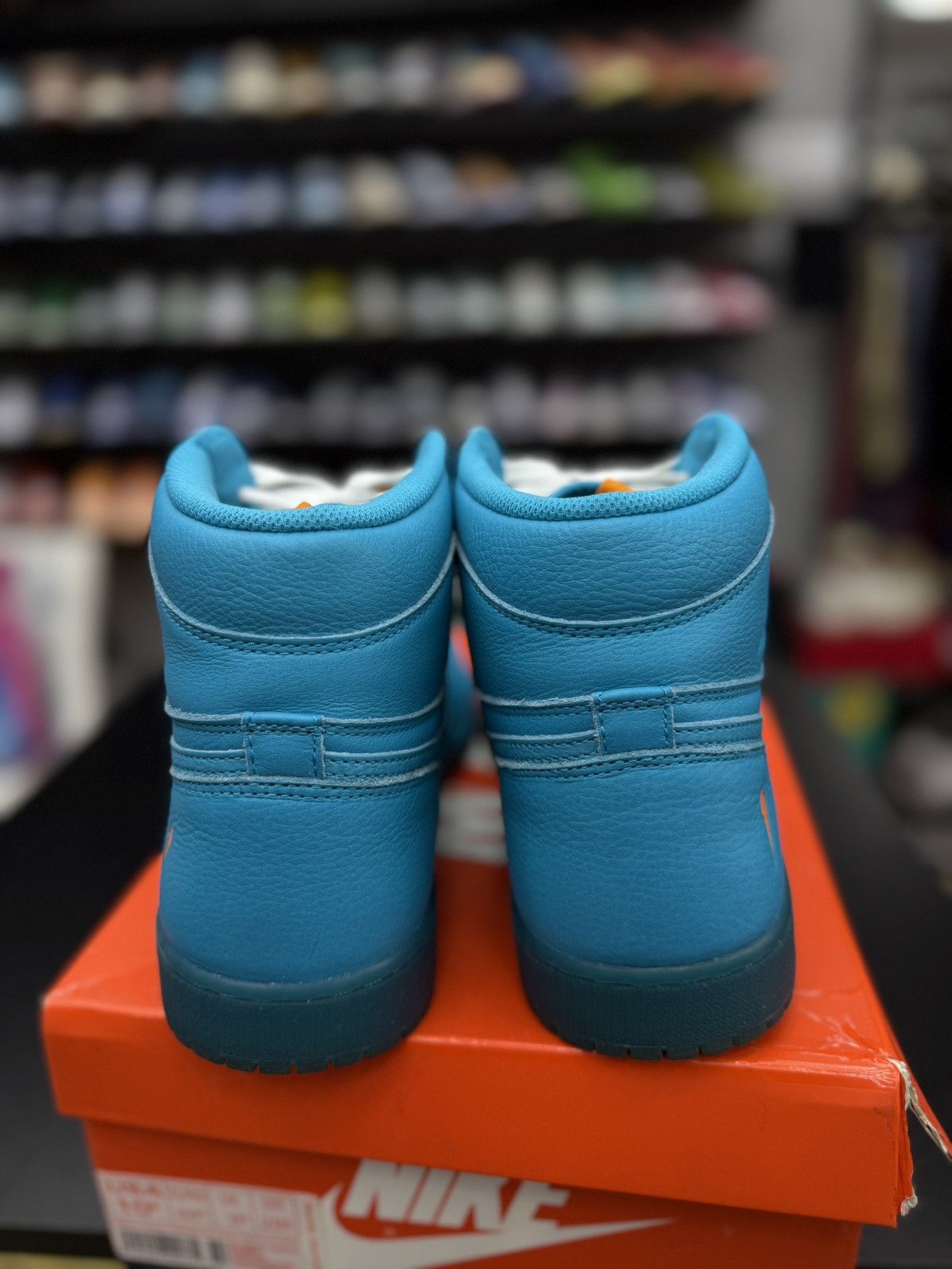 Jordan Brand Jordan 1 Gatorade Blue Lagoon Size 10.5 Pre Owned 🧼 Size US 10.5 / EU 43-44 - 11 Thumbnail