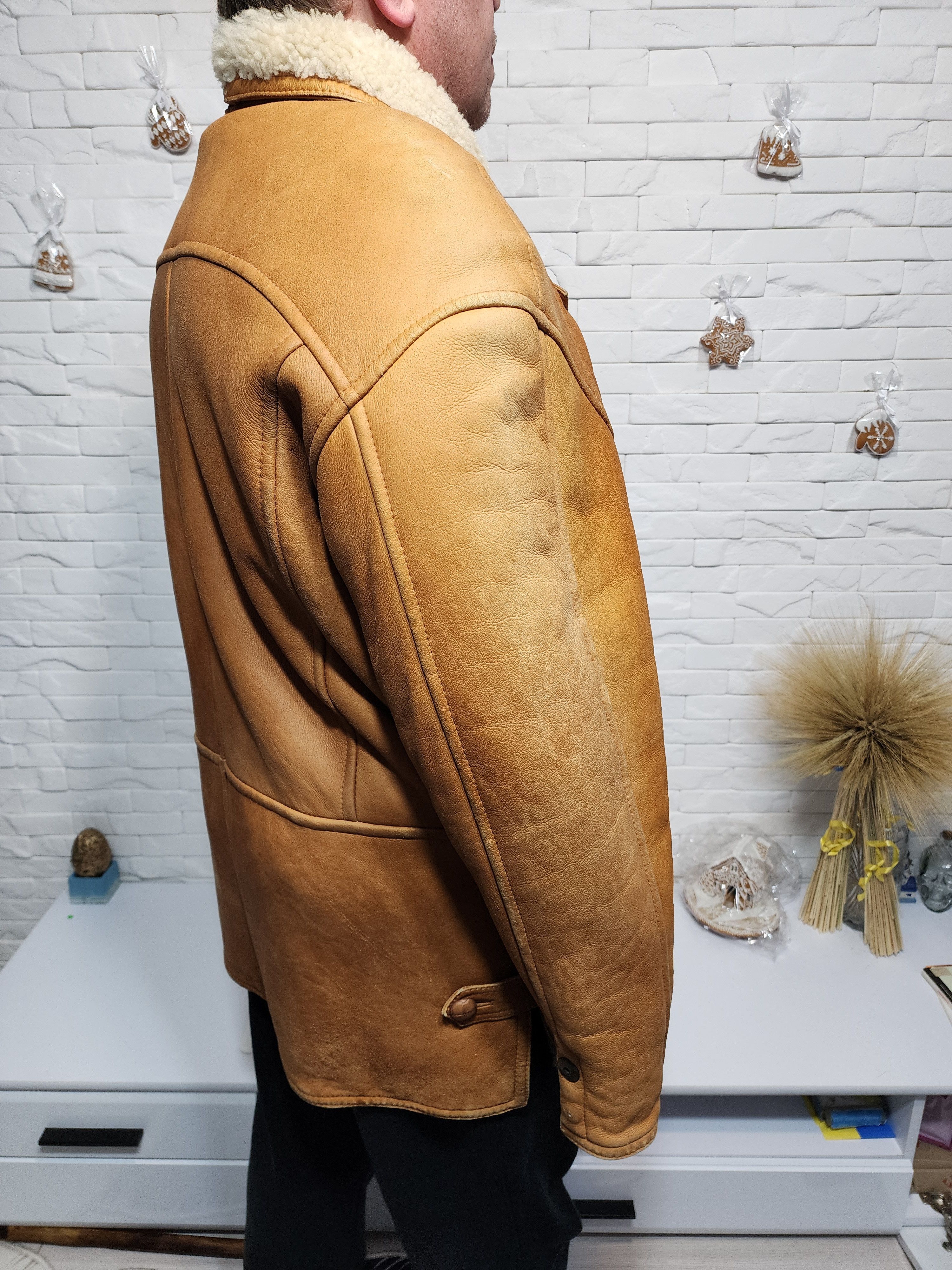 Uniqlo Men's Brown Sheepskin Coat: Genuine Fur, Button Front Size US XL / EU 56 / 4 - 6 Thumbnail