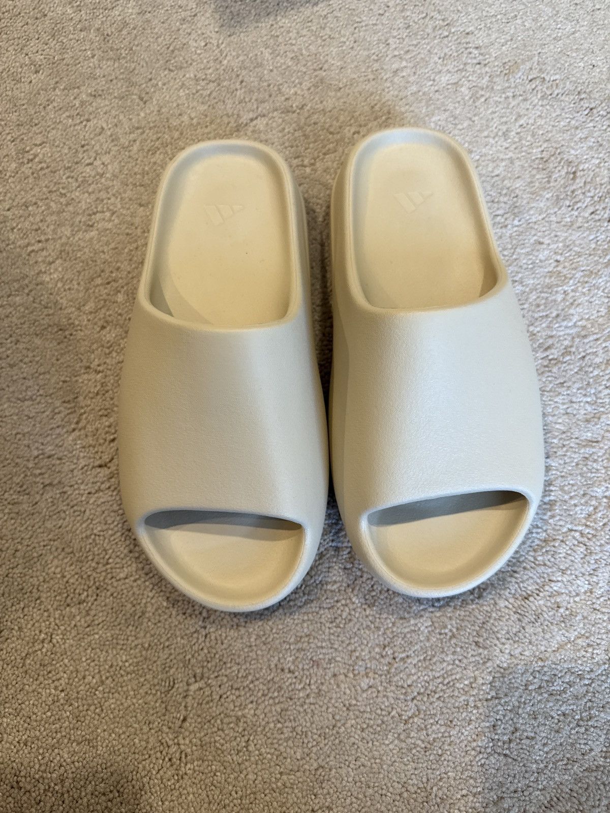 Yeezy 🔥 yeezy slides bone 2022/2023 restock size 10 Size US 10 / EU 43 - 3 Thumbnail