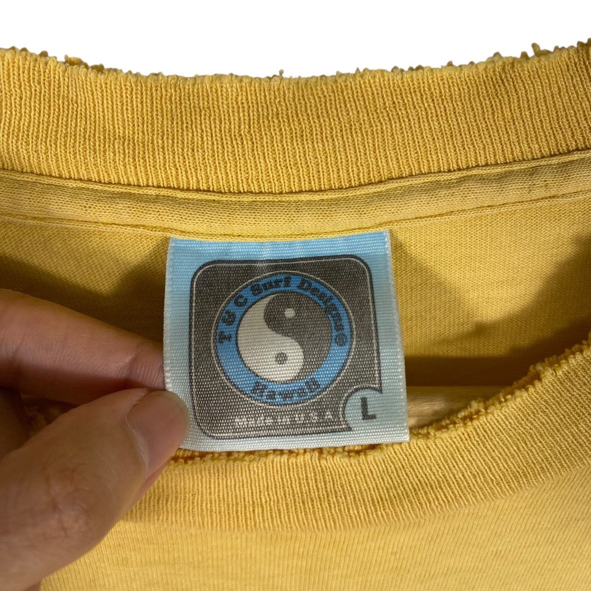 Vintage Vintage 90's T&C Surf Designs Hawaii Distressed Surf Tee Size US L / EU 52-54 / 3 - 7 Thumbnail