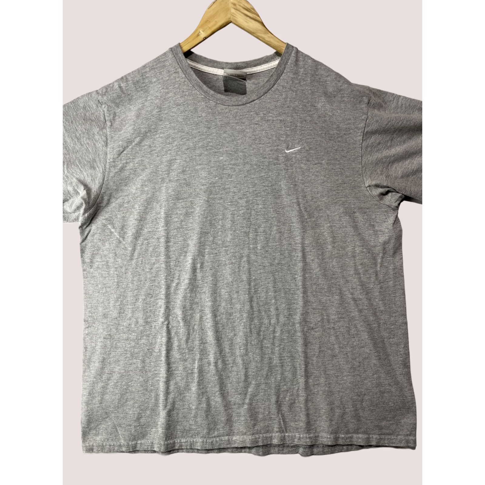 Nike VINTAGE Nike Shirt Mens XL Gray Swoosh Logo Streetwear Adult Y2K Size US XL / EU 56 / 4 - 1 Thumbnail
