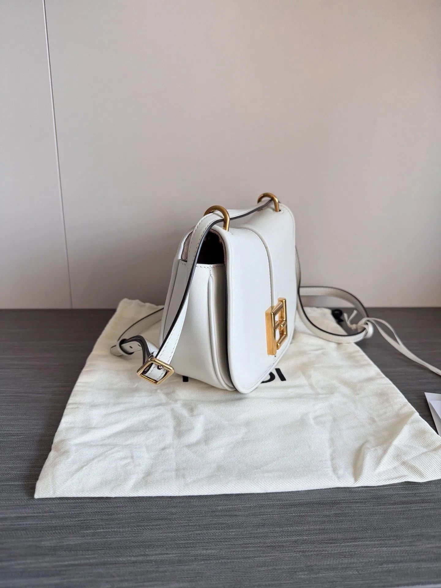Fendi Fendi C'mon Mini Handbag. Size ONE SIZE - 2 Thumbnail