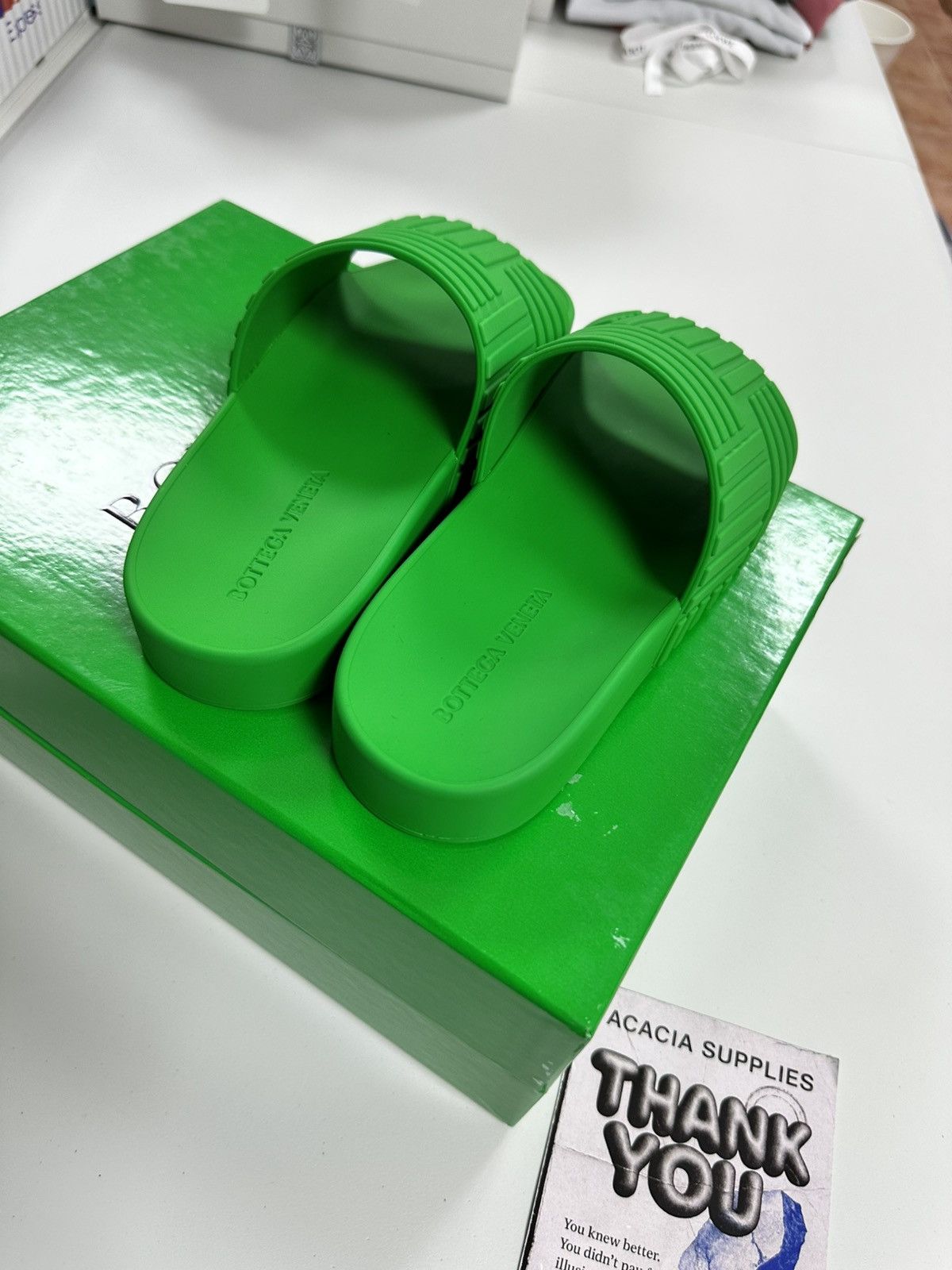 Bottega Veneta Bottega Veneta Embossed Rubber Slides Size US 5 / IT 35 - 2 Thumbnail