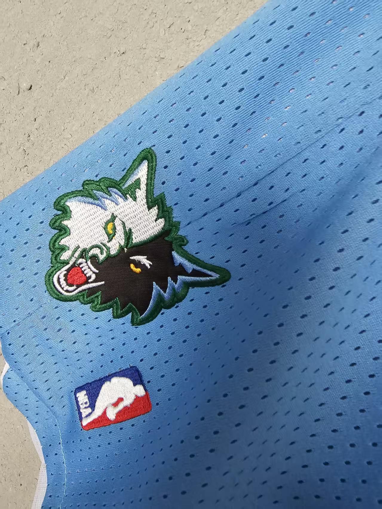 NBA Vintage Timberwolves Short Pocket Size US 32 / EU 48 - 3 Thumbnail