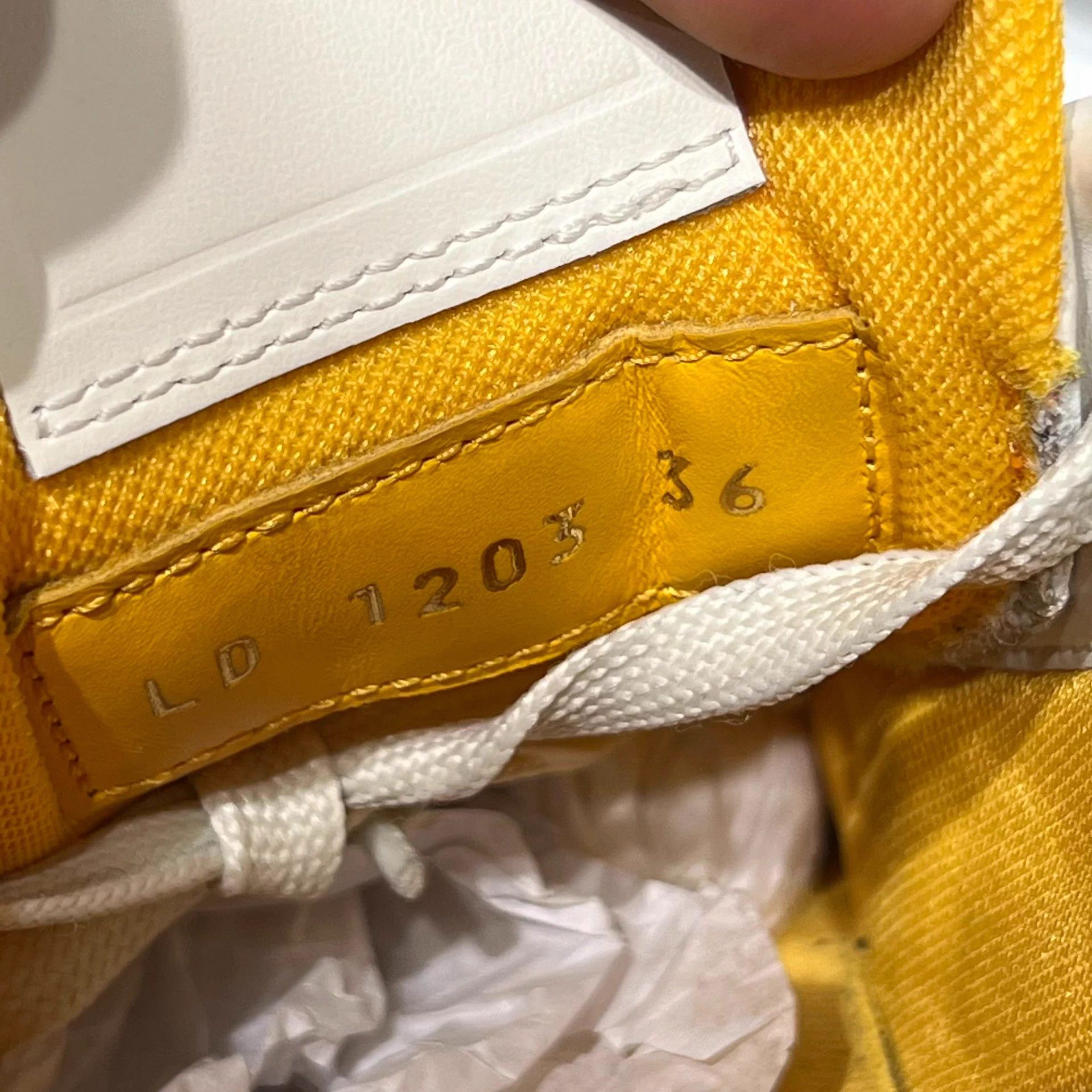 Louis Vuitton LV Trainer white yellow UK2/36 Size US 5 / IT 35 - 8 Thumbnail