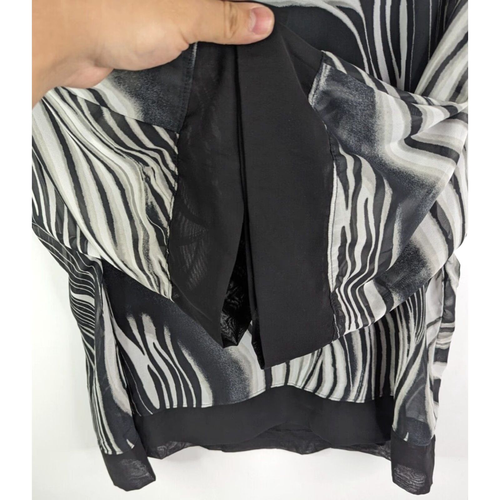 Vintage Chico's Easywear Blouse Shirt Zebra 3/4 Sleeve V-Neck Black L Women Size L / US 10 / IT 46 - 3 Thumbnail
