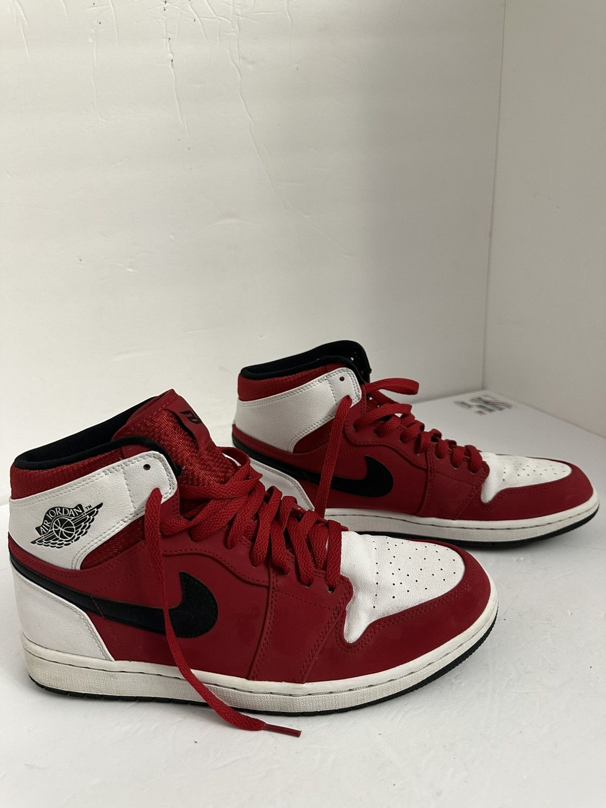 Nike Air Jordan 1 Retro Mid Size US 10.5 / EU 43-44 - 2 Thumbnail
