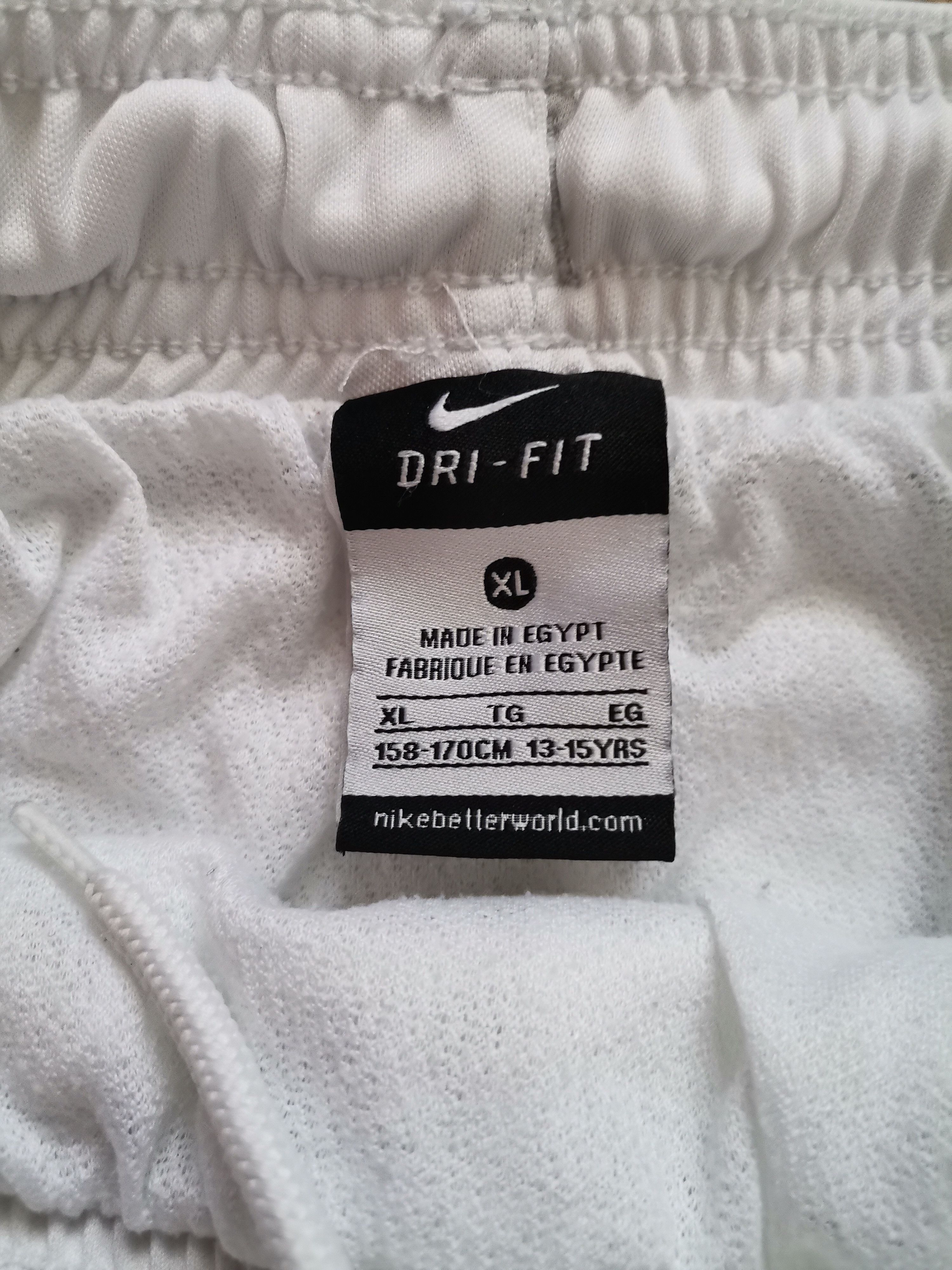 Nike Nike Shorts Size US 28 / EU 44 - 2 Thumbnail