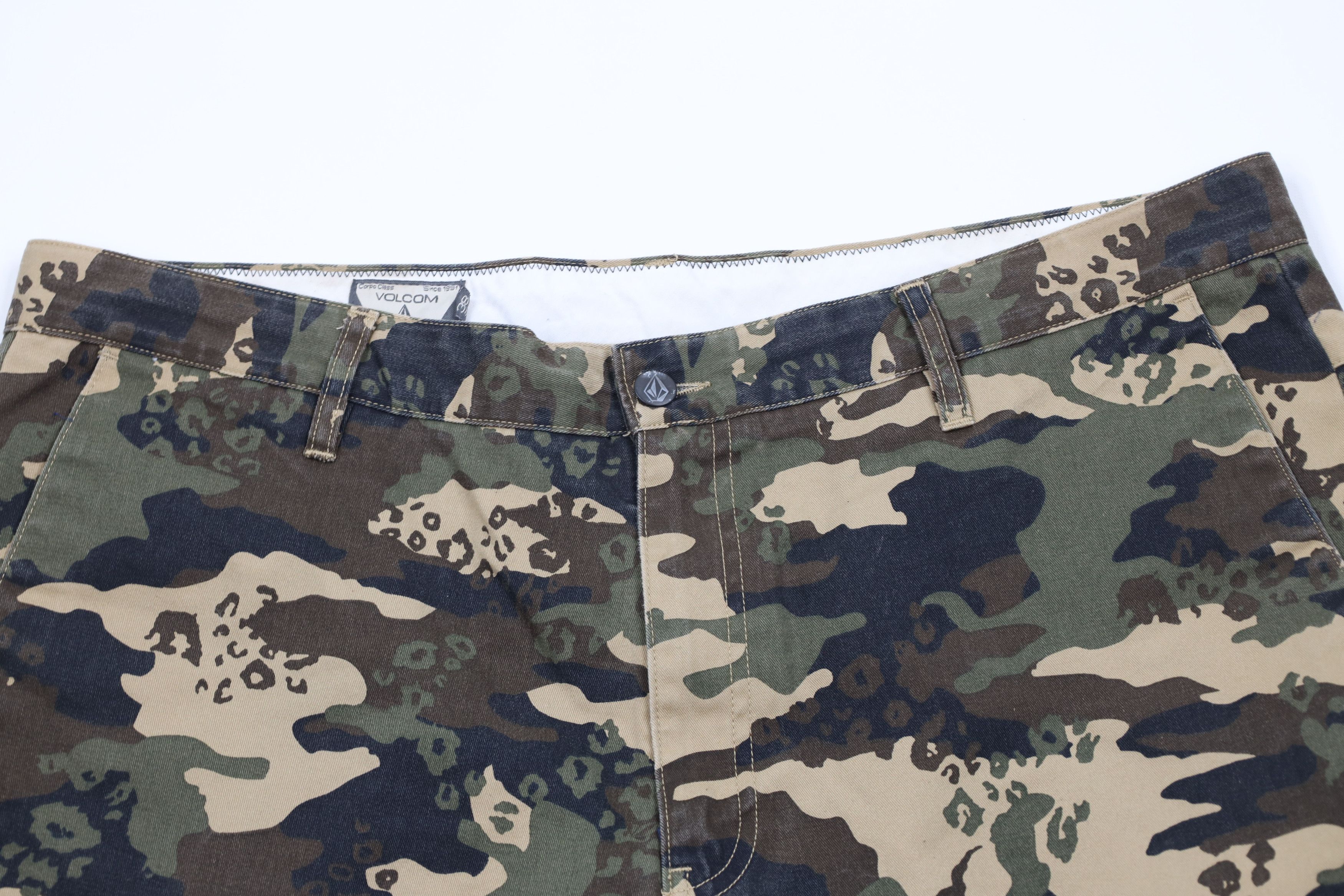 Vintage × Volcom Vintage Volcom Camouflage Skateboarding Chino Shorts Cotton Size US 38 / EU 54 - 2 Thumbnail