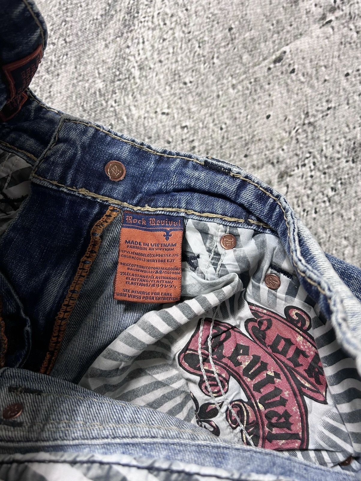 Rock Revival Rock Revival vintage blue jeans Y2K flared Size US 31 - 12 Thumbnail