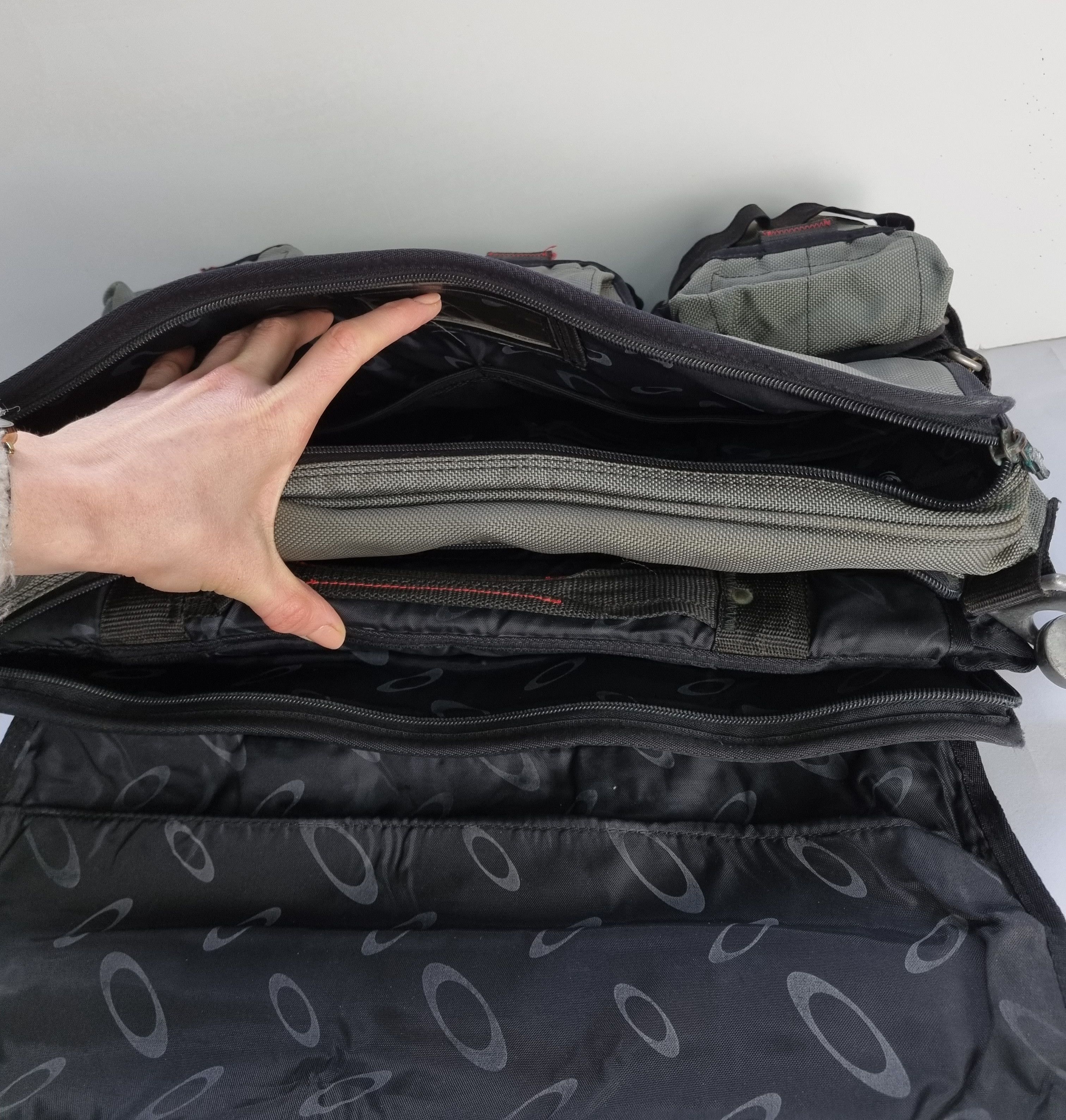 Oakley Iconic Oakley Tactical MultiPockets Messenger Laptop Bag Size ONE SIZE - 14 Thumbnail
