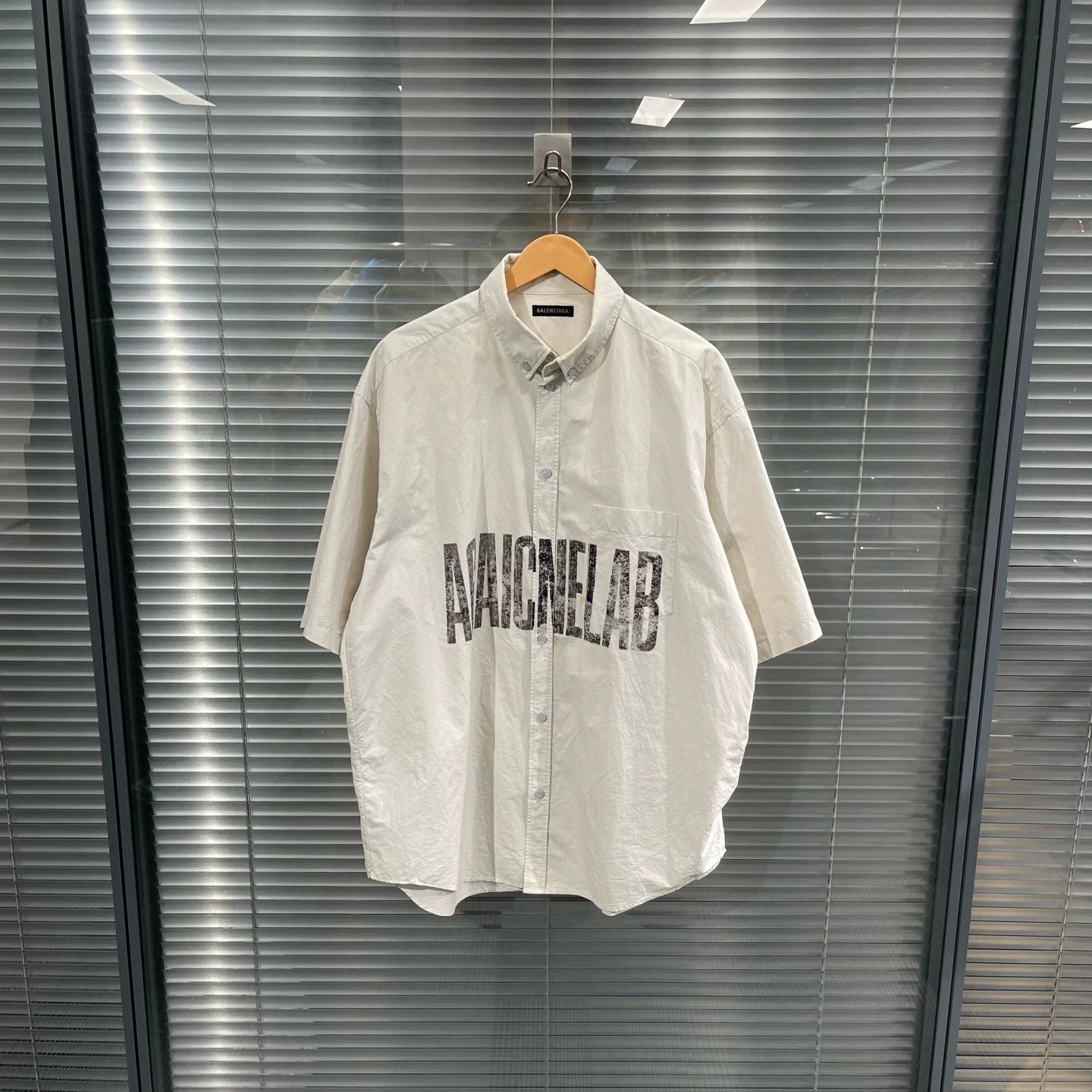 Balenciaga Balenciaga Logo Print Crewneck Short-Sleeve Shirt 38 Size US S / EU 44-46 / 1 - 1 Thumbnail