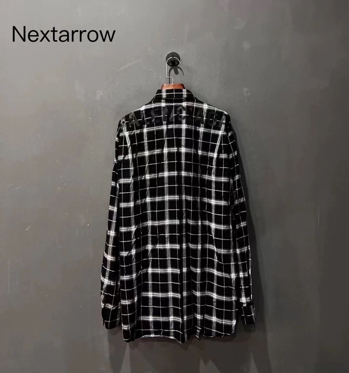 Balenciaga Balenciaga plaid back logo shirt Size US S / EU 44-46 / 1 - 2 Thumbnail