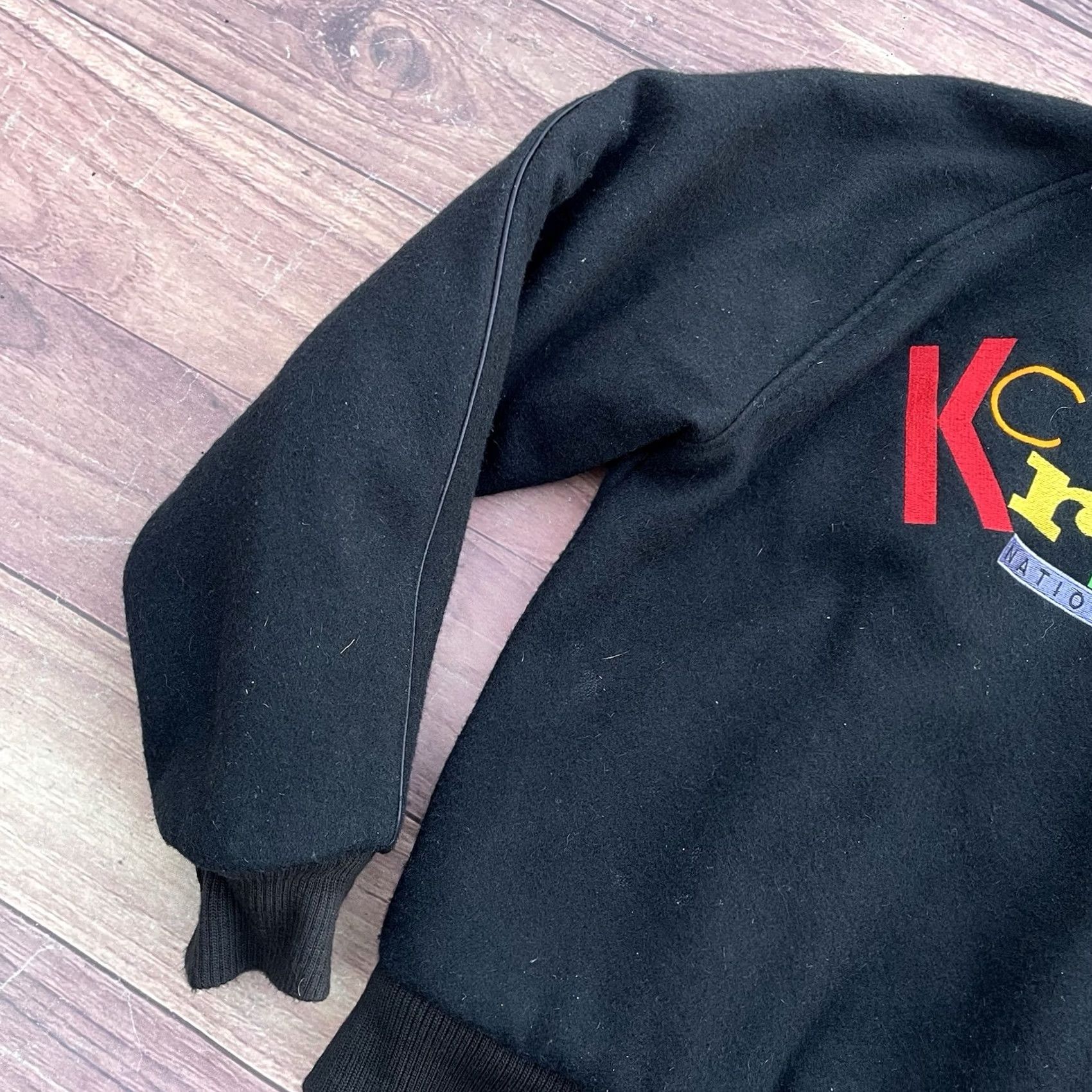 Vintage VINTAGE Rainbow Creations KCRW 89.9 FM Varsity Jacket Sz S Black Wool Blend Mid-Length Button Pockets Embroidered Quilted Limited Edition 90s Mens Size US S / EU 44-46 / 1 - 3 Thumbnail