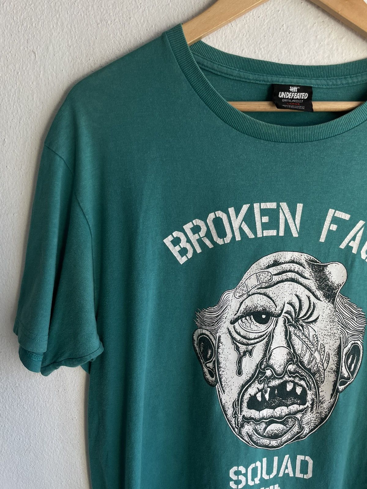 Japanese Brand × Undefeated Vintage Undefeated “broken face squad” tee shirt Size US L / EU 52-54 / 3 - 4 Thumbnail