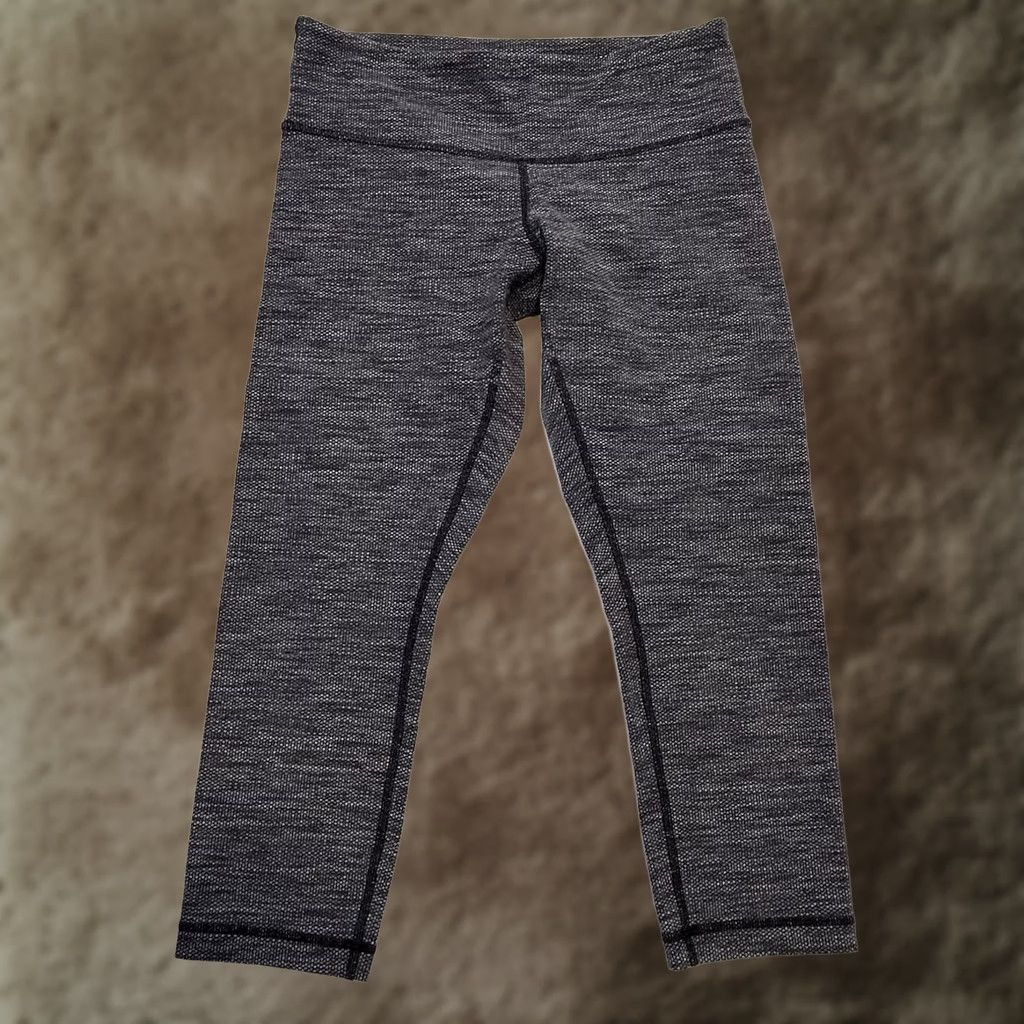 Lululemon VINTAGE Lululemon Wunder Under Crop Leggings Shirt? Size 28" / US 6 / IT 42 - 1 Thumbnail