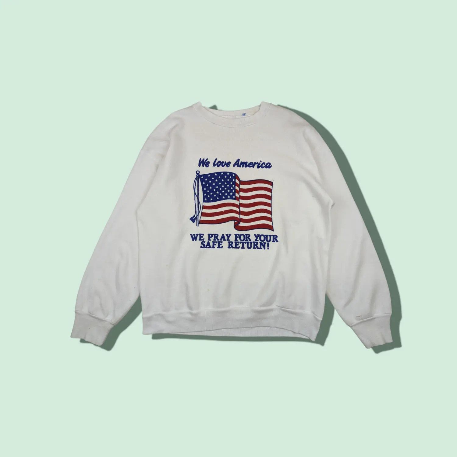 Vintage Vintage 90's WE LOVE AMERICA Spell Out Jumper Sweatshirt Size L / US 10 / IT 46 - 1 Thumbnail