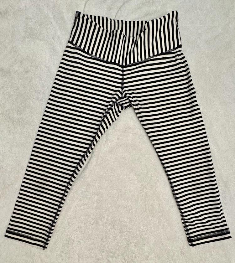 Lululemon Lululemon Wunder Under Crop White Stripe Size 28" / US 6 / IT 42 - 1 Thumbnail