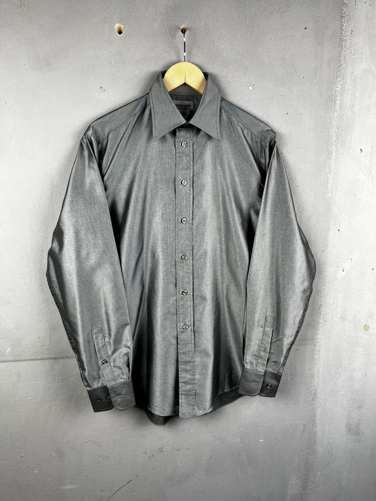 Versace Versace silver button shirt vintage size L y2k Size US L / EU 52-54 / 3 - 3 Thumbnail