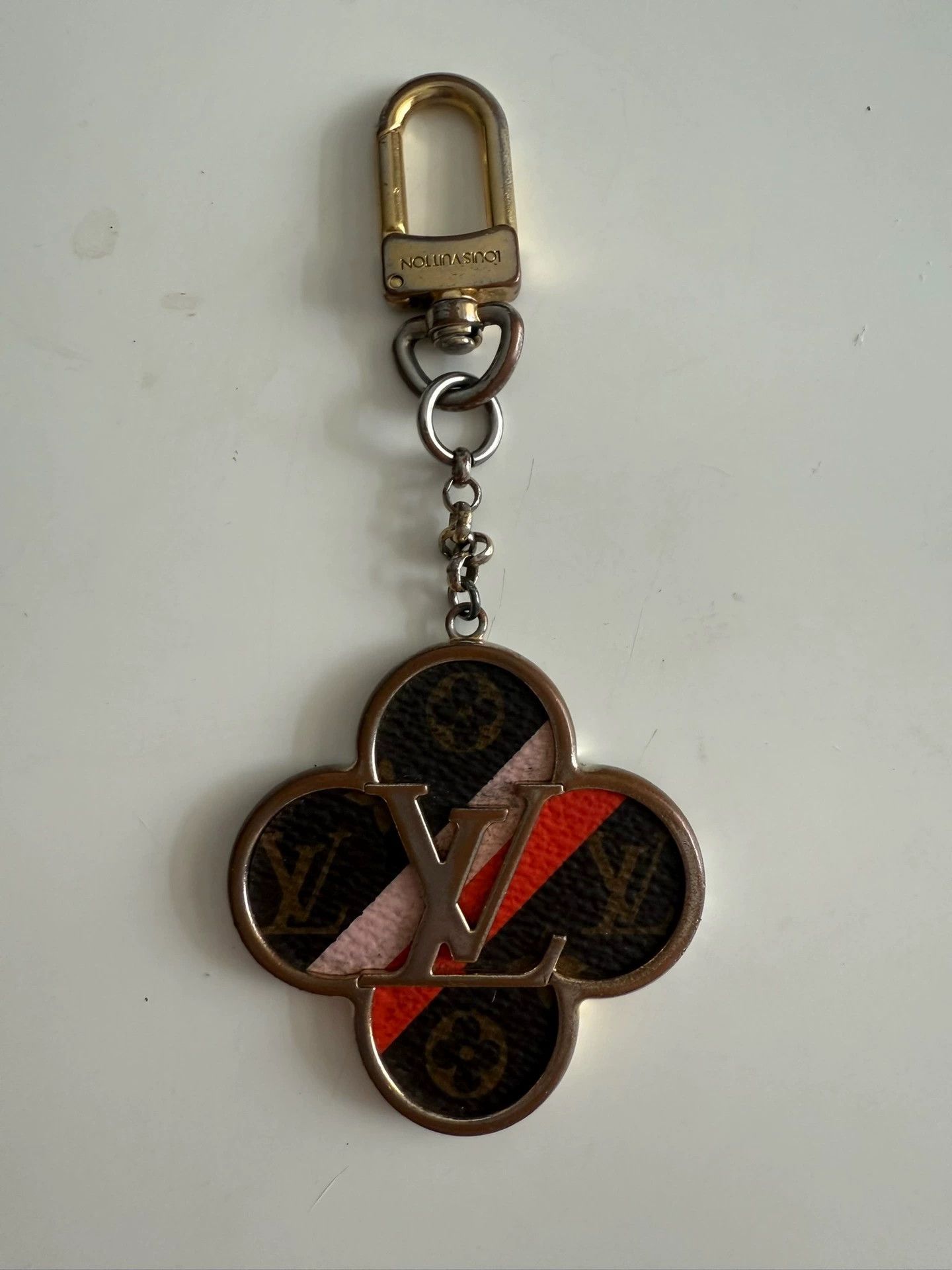 Louis Vuitton Louis Vuitton Four Leaf Clover Keychain Size ONE SIZE - 1 Thumbnail