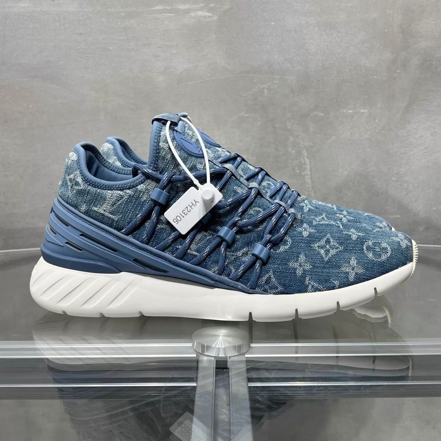 Louis Vuitton LV Blue Denim Allover Print Sneakers UK6.5 Size US 7.5 / EU 40-41 - 4 Thumbnail