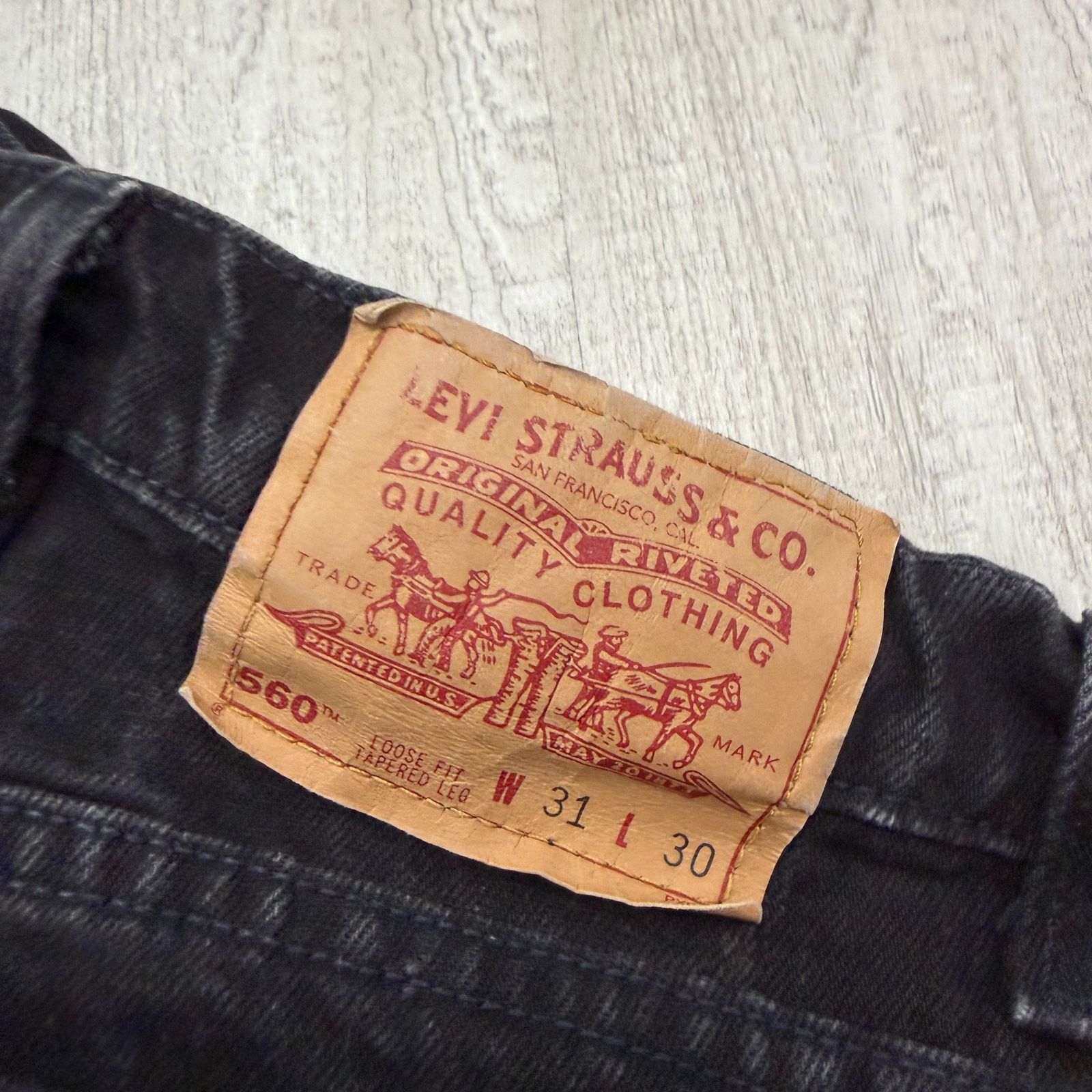 Levi's Vintage Levis 560 Loose Fit Tapered Leg Jeans Men's 31x30 Size US 31 - 6 Thumbnail
