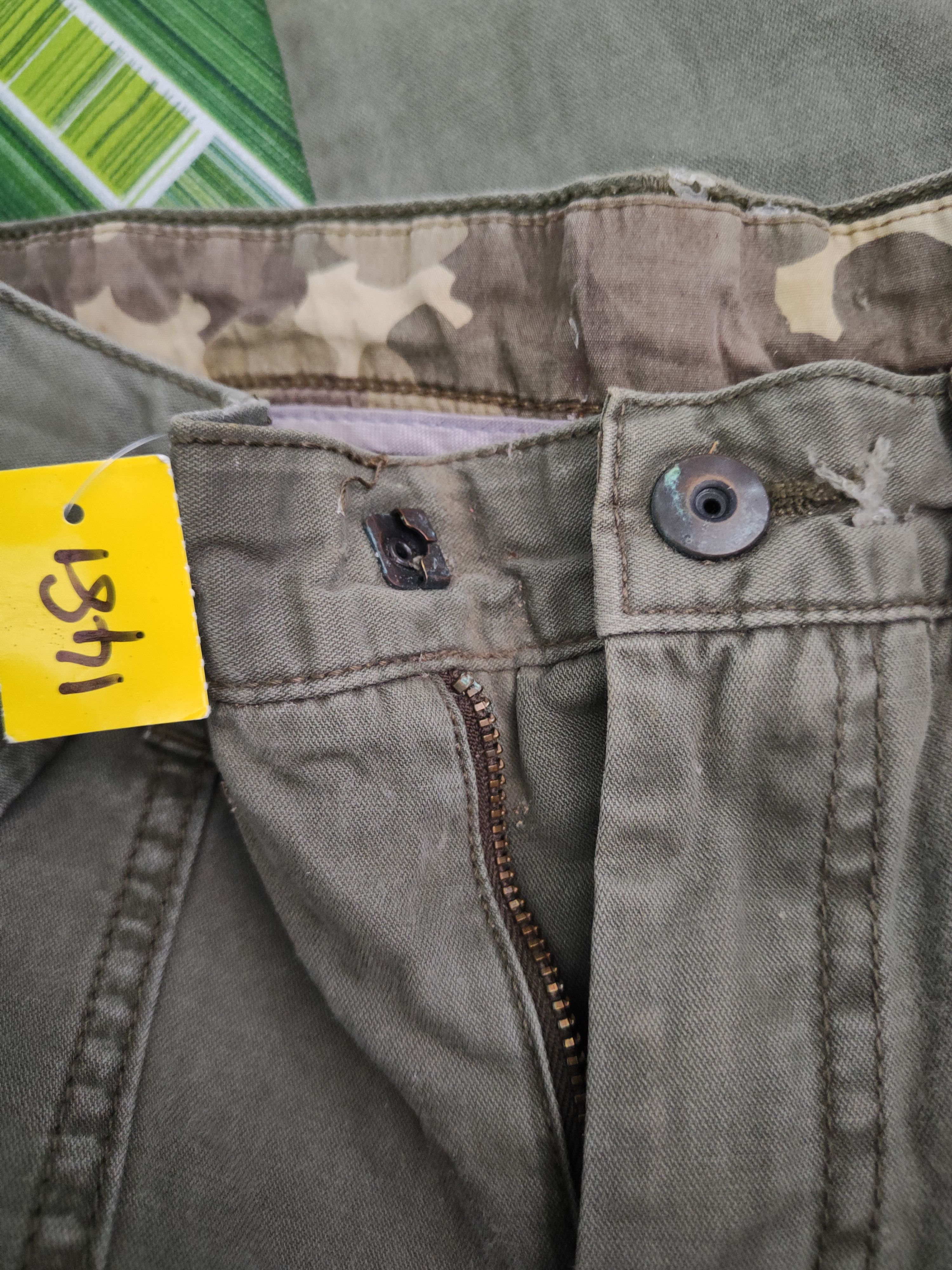 Japanese Brand DL Uniqlo Olive Multipocket Tactical Cargo Pants #1481 Size US 27 - 15 Thumbnail