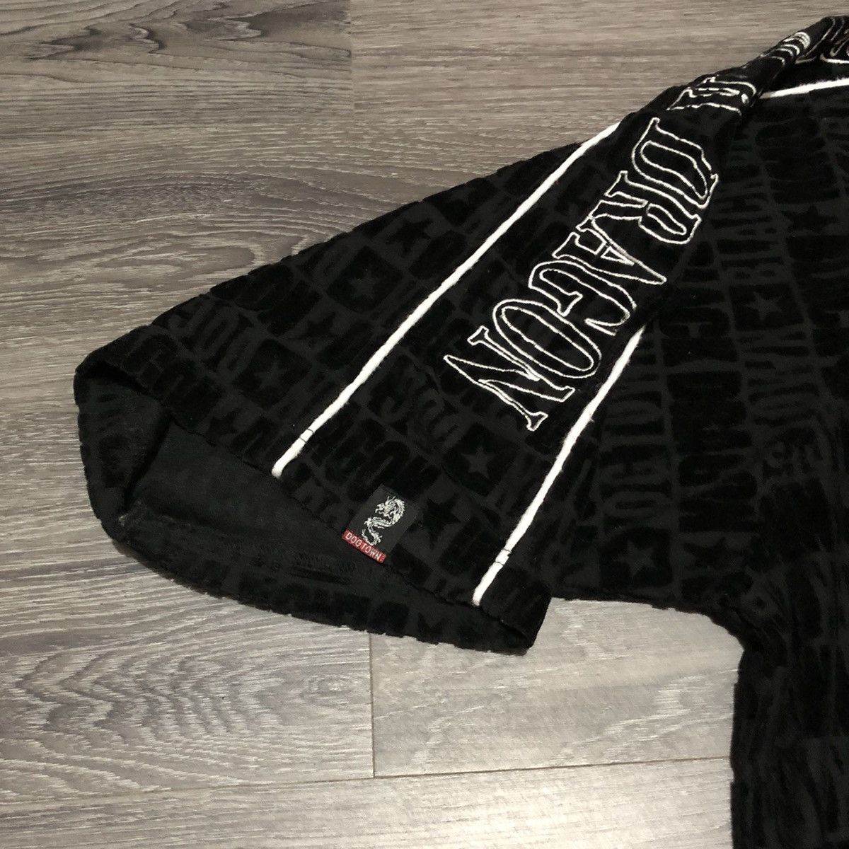 Dogtown DOG TOWN BLACK DRAGON Vintage Velour Embroidered Tee Size US XL / EU 56 / 4 - 17 Thumbnail