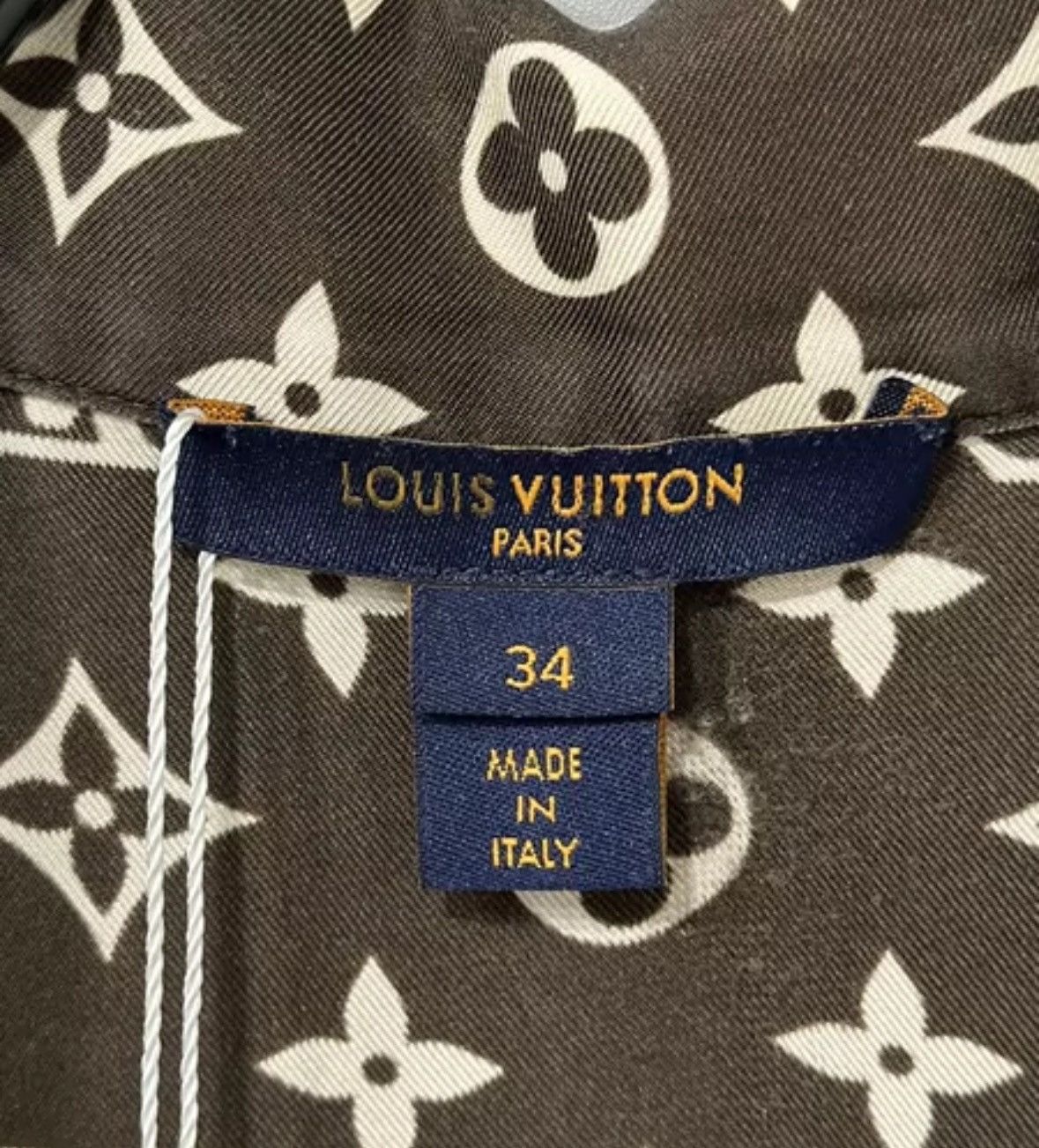 Louis Vuitton LOUIS VUITTON Silk printed shirt2412-Nextarrow Size US S / EU 44-46 / 1 - 6 Thumbnail