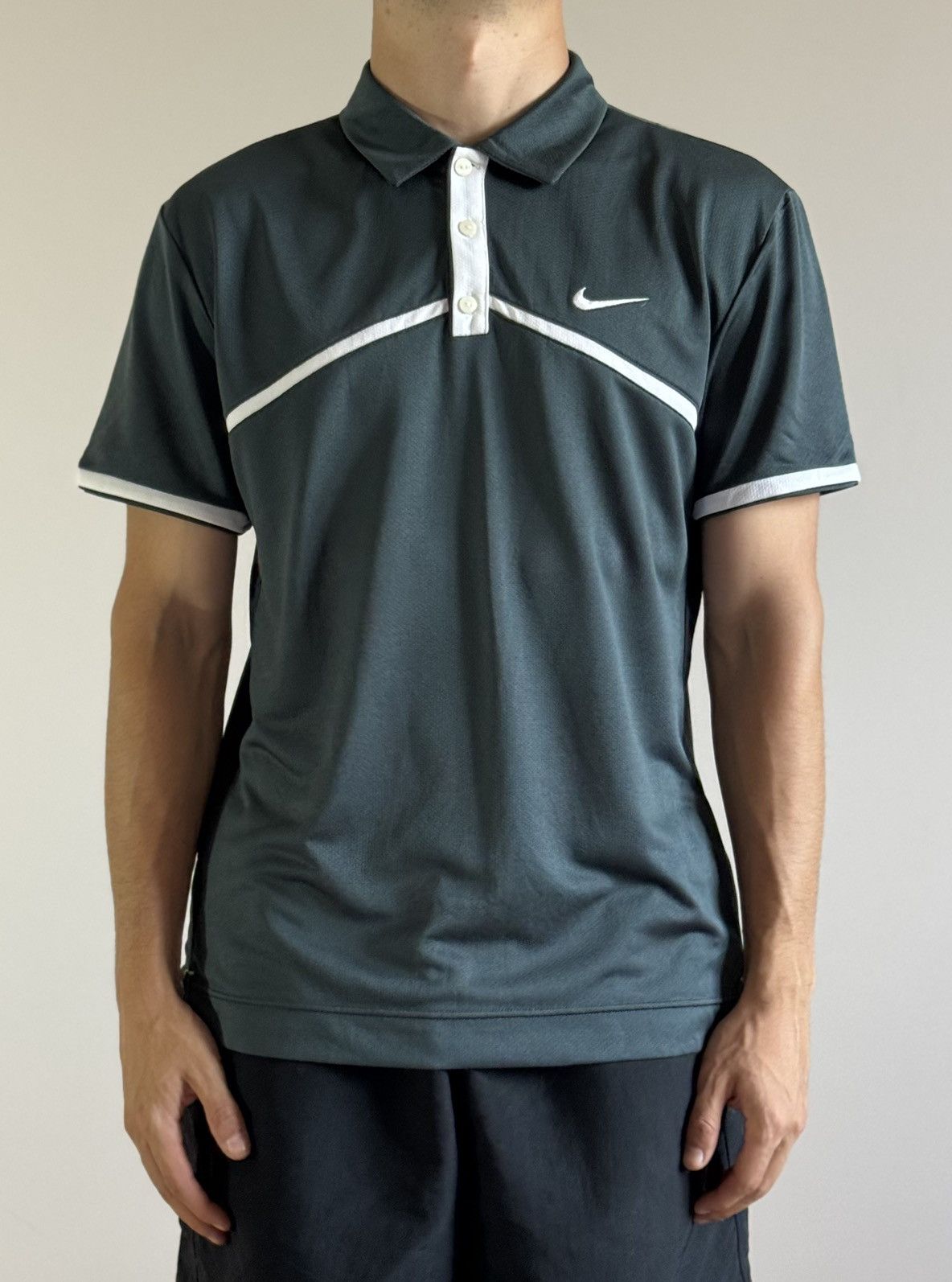 Nike Vintage Nike Tennis Polo T-shirt Golf Roger Federer Style Size US L / EU 52-54 / 3 - 13 Thumbnail