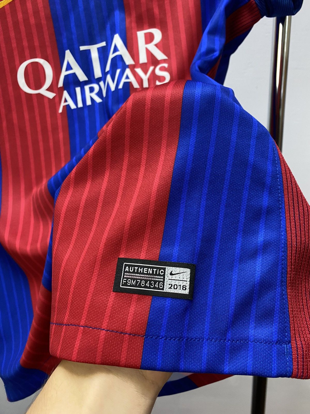 Nike Women's FC BARCELONA NIKE 2016 2017 HOME FOOTBALL Size S / US 4 / IT 40 - 8 Thumbnail