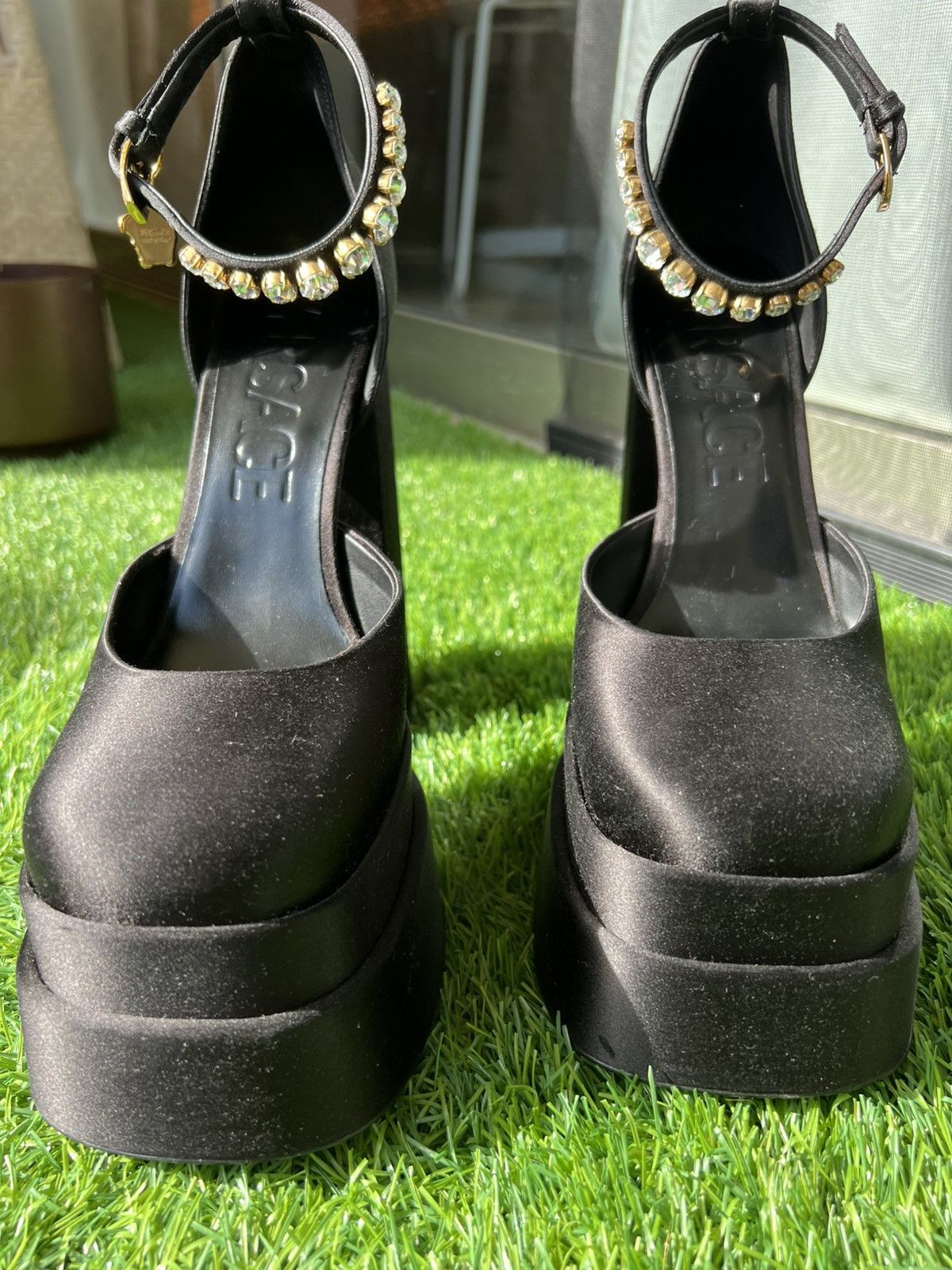 Versace Versace Aevitas/Medusa Size US 9 / IT 39 - 1 Thumbnail
